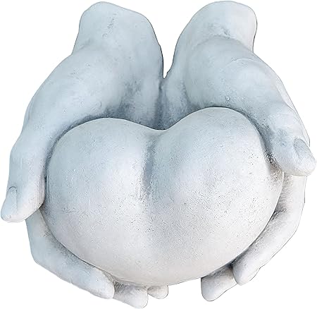 Herz In Hande Skulptur Aus Steinguss Amazon De Garten