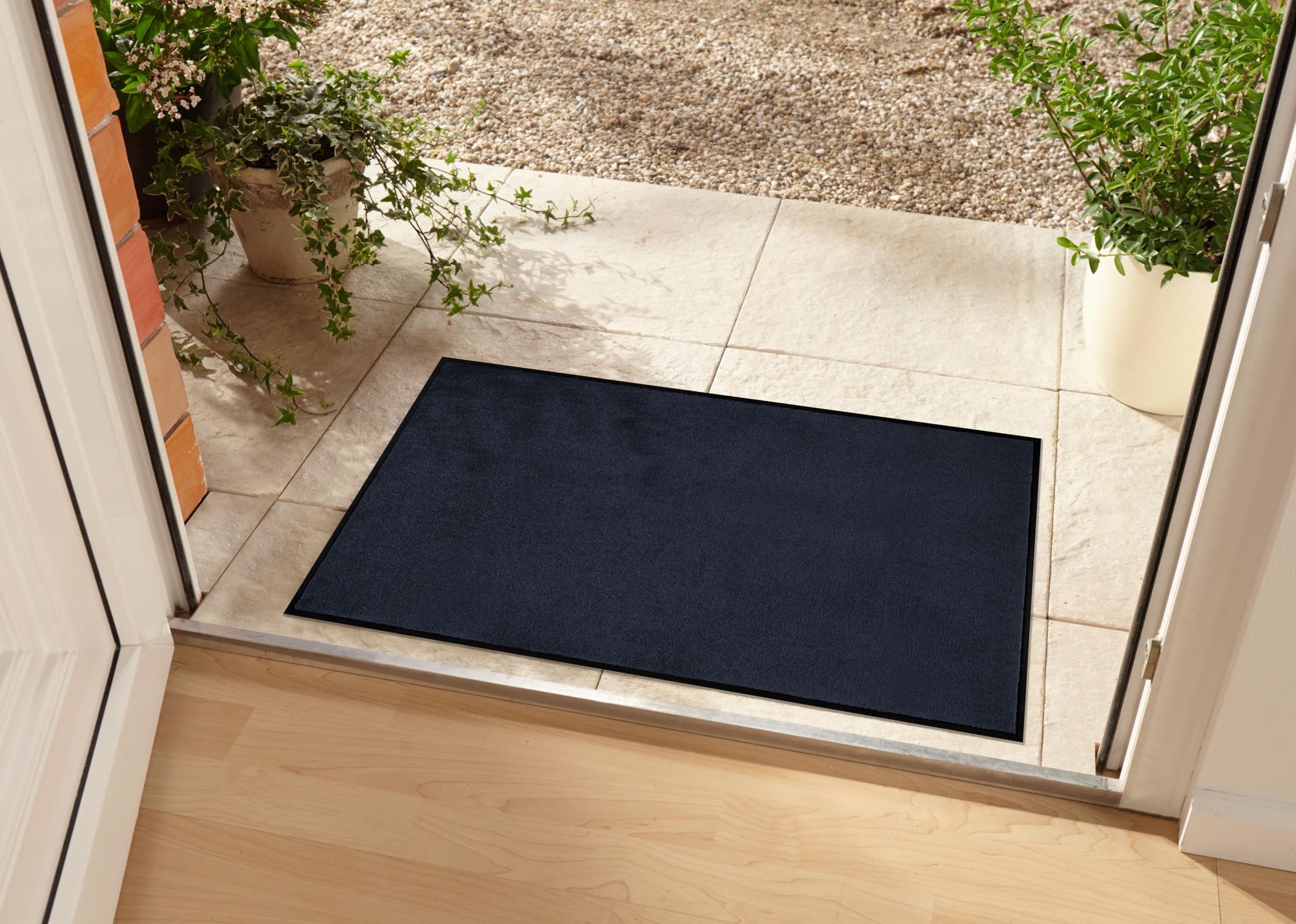 Hanse Home Washable Indoor and Outdoor Doormat Plain Door Mat Dirt Trapper Mat Dirt Trapper Mat Entrance Rug Non-Slip Sizes 80 x 120 cm Black