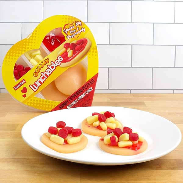 LUNCHABLES GUMMY CANDY PEPPERONI PIZZA KIT HEART SHAPED BOX GIFT