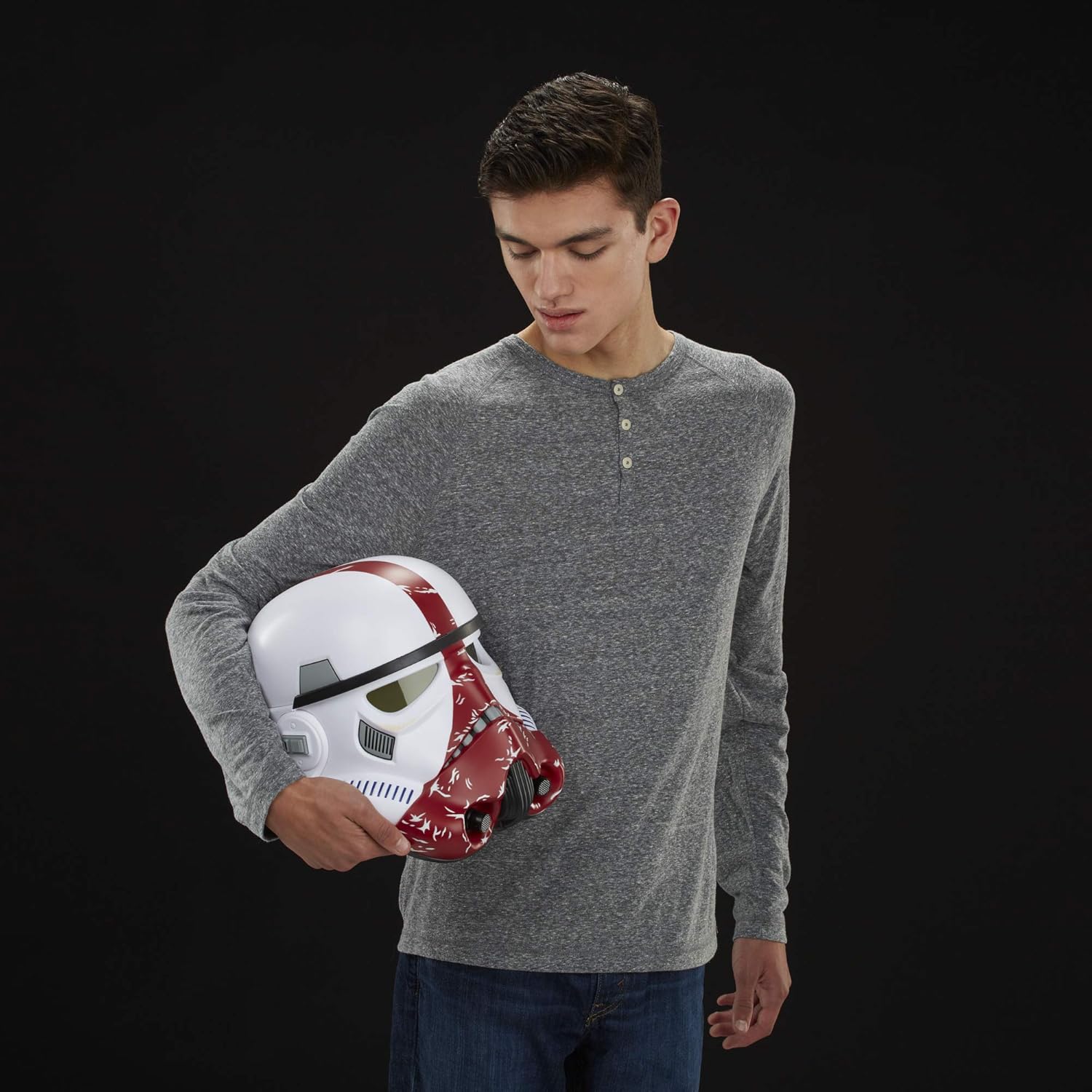 Star Wars The Black Series Incinerator Stormtrooper Premium Electronic Helmet, The Force Unleashed Roleplay Collectible - Image 5