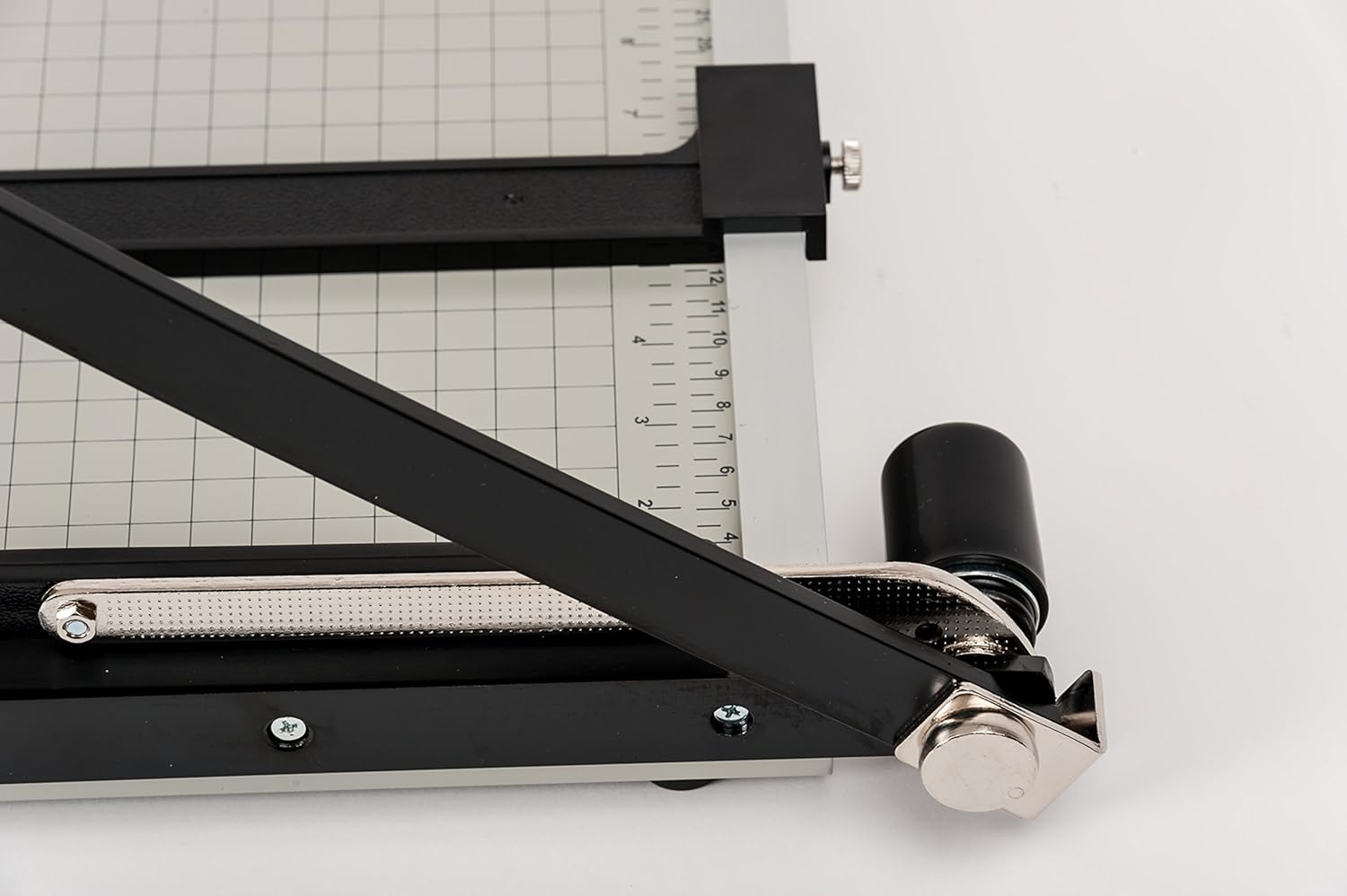 Dahle 12e Vantage Paper Trimmer, 12" Cut Length, 15 Sheet, Automatic Clamp, Adjustable Guide, Metal Base with 1/2" Gridlines, Guillotine Paper Cutter, Black, Gray: Industrial & Scientific