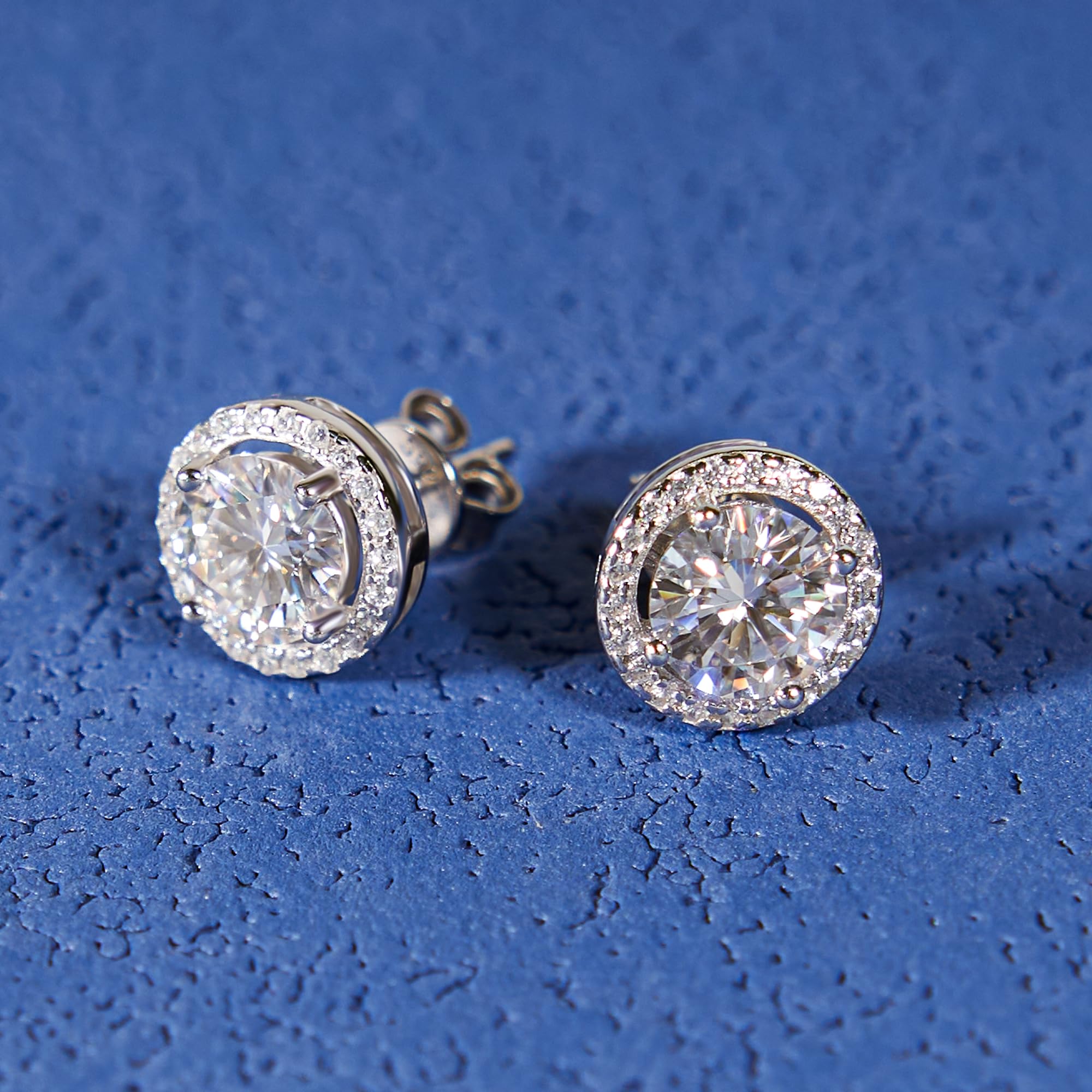 QUEENOU Moissanite Stud Earrings, VVSI Quality D Color Round Cut, Lab Created 925 Sterling Silver with 18K White Gold Plated, Double Halo Design – Idea Gift for Women Men