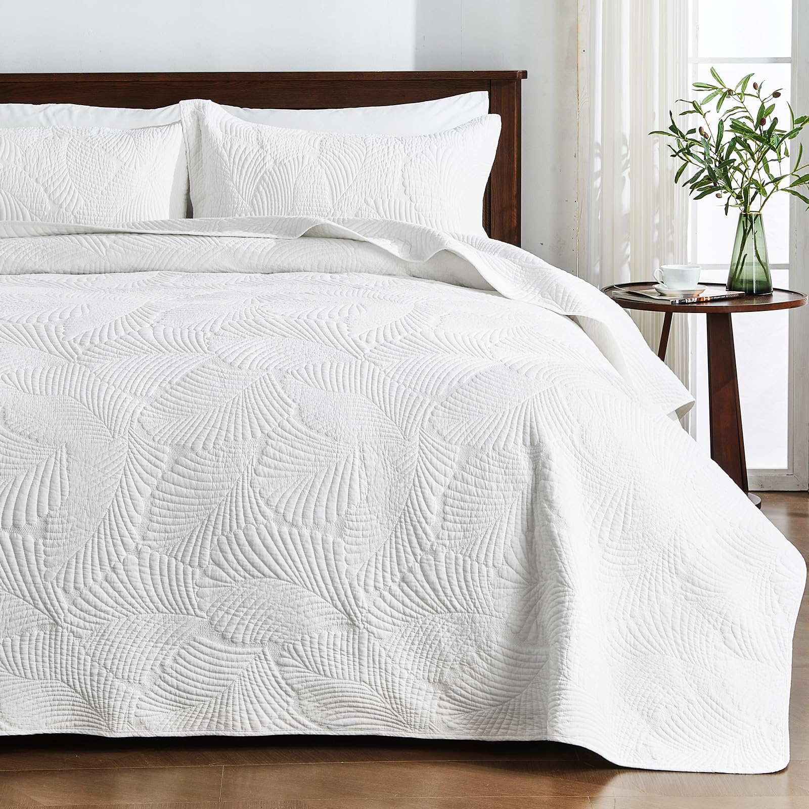 Qucover White Quilted Bedspreads Soft and Comfortable Cotton Bedspread King Size with Elegant Embroidered Palm Leaf Pattern, 3 Pieces Bedspreads Coverlets Sets with Pillowcases for All Seasons