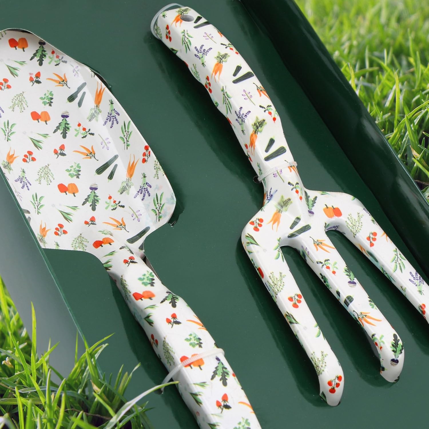 Carousel Home The Vegetable Patch Hand Fork And Trowel Set Gardeners