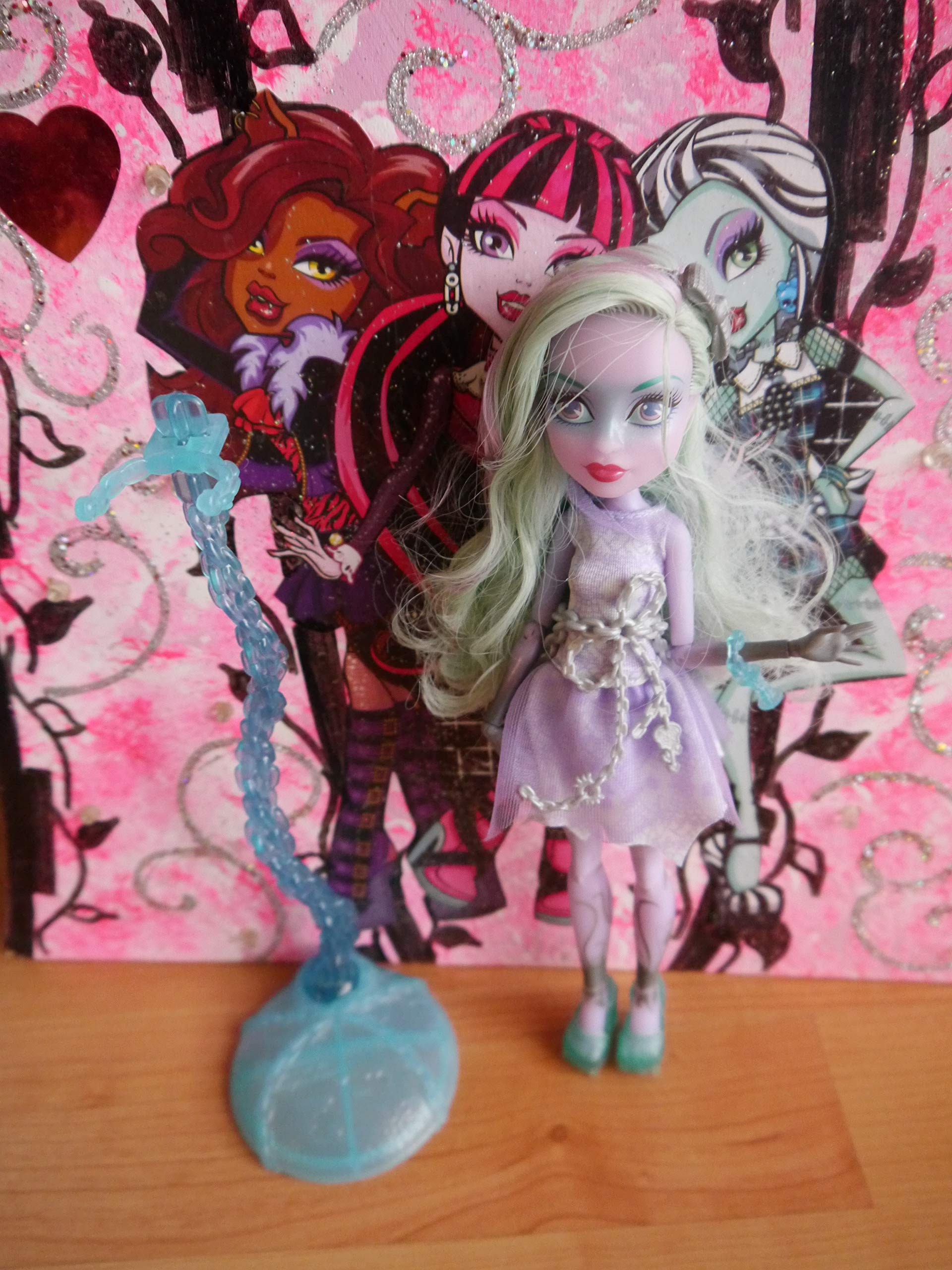 Mattel Monster High Haunted Getting Ghostly Twyla