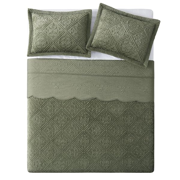 VCNY HOME – KING QUILT SET, 3-PIECE PLUSH BEDDING WITH MATCHING SHAMS, ELEGANT ROOM DECOR (WESTLAND OLIVE MOSS GREEN, KING)