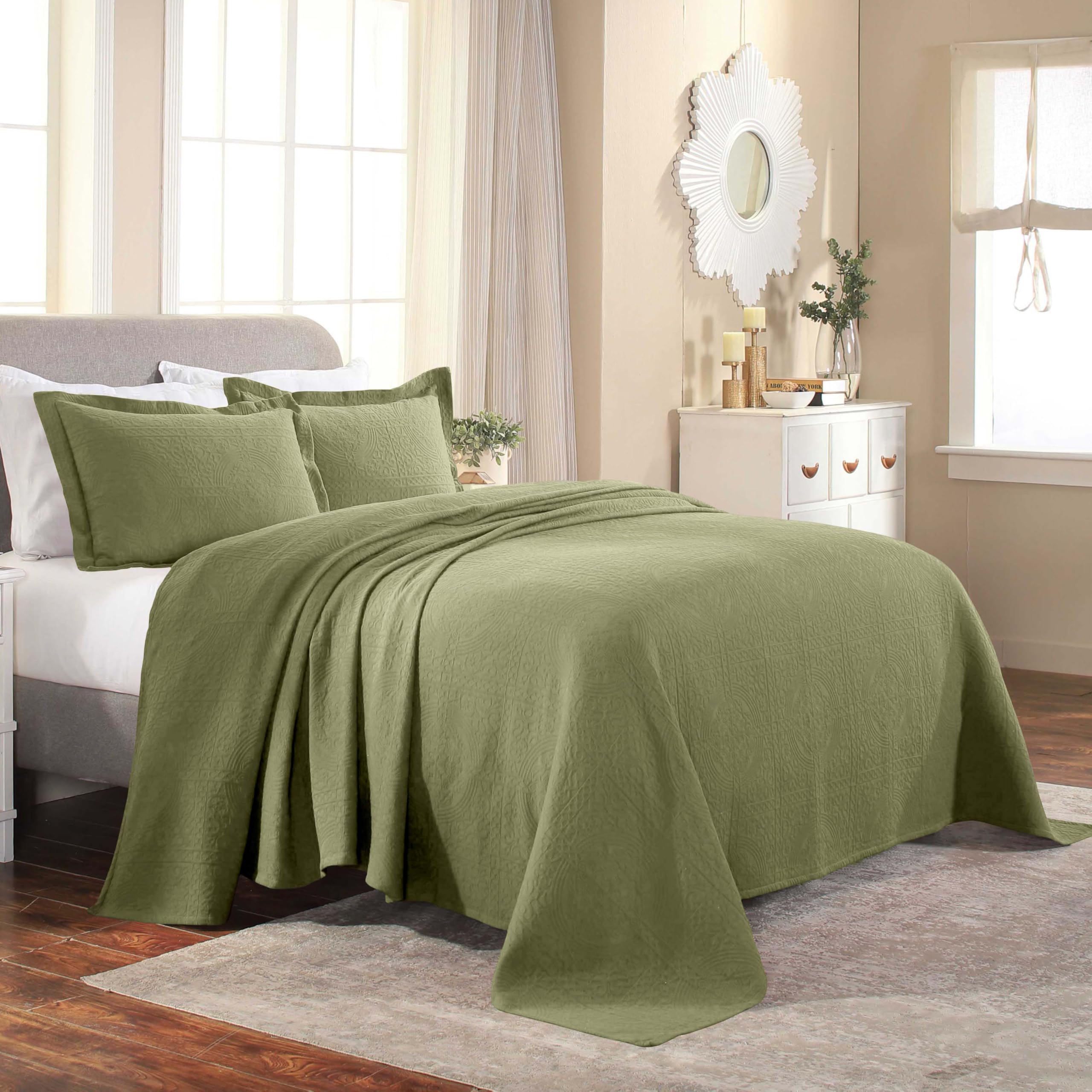 Superior Cotton Fleur De Lis Bedspread Set, Warm Blankets, All-Season Bedding, Bedroom Decor, Decorative Boho Medallion Coverlet, Includes 1 Bedspread, 2 Pillow Shams, Full, Sage