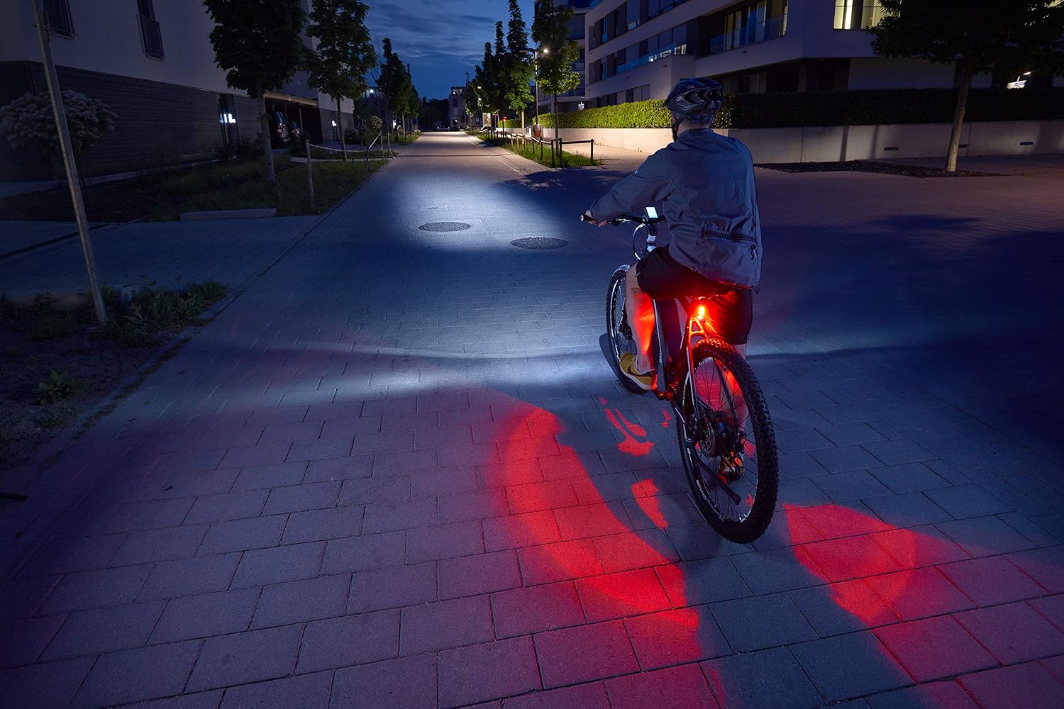 Fischer LED lighting set, with 360° floor light for more visibility and protection rechargeable batteries with USB - Image 5