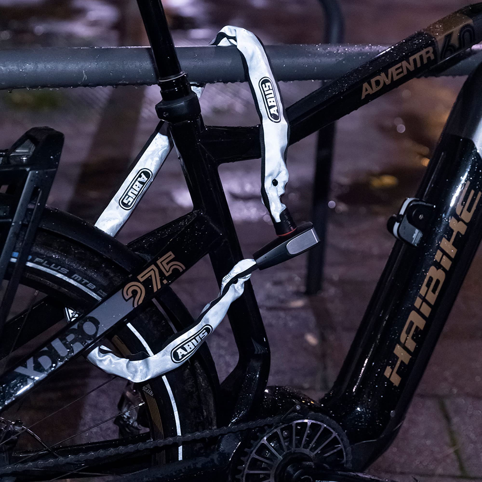 ABUS Kettenschloss Catena 6806K – Leichtes Fahrradschloss aus gehärtetem Stahl mit modischem Textilschlauch – Vierkantkette mit ABUS-Sicherheitslevel 6 – 110 cm – reflektierendes Grau 2