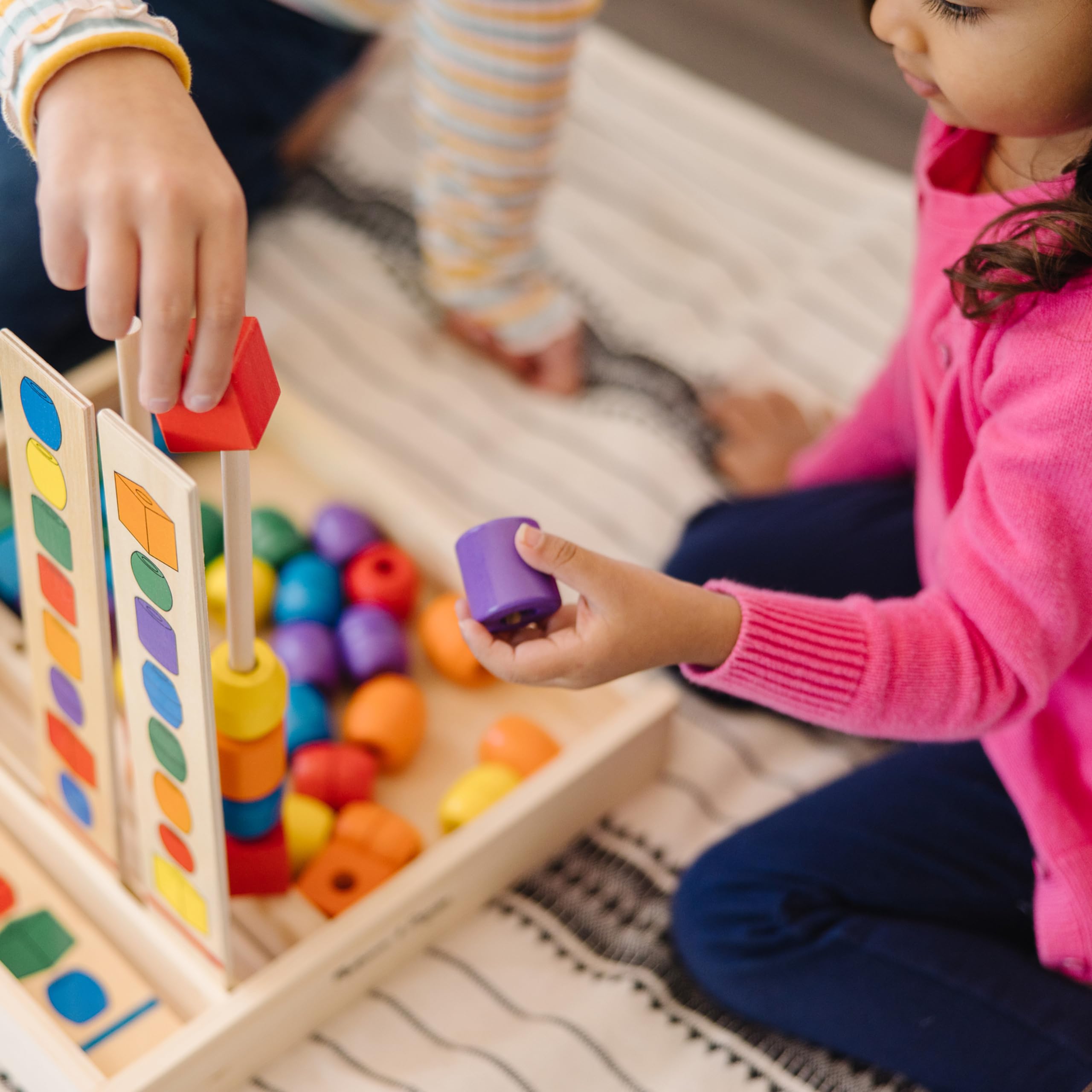 Melissa & Doug Bead Sequencing Set with 46 Wooden Beads and 5 Double-Sided Pattern Boards