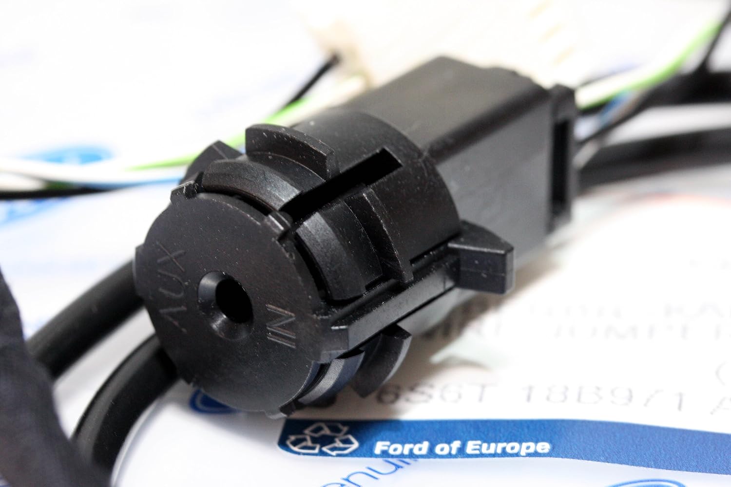 Auxiliary Connection Socket for Ford Cars Amazon.co.uk Car & Motorbike