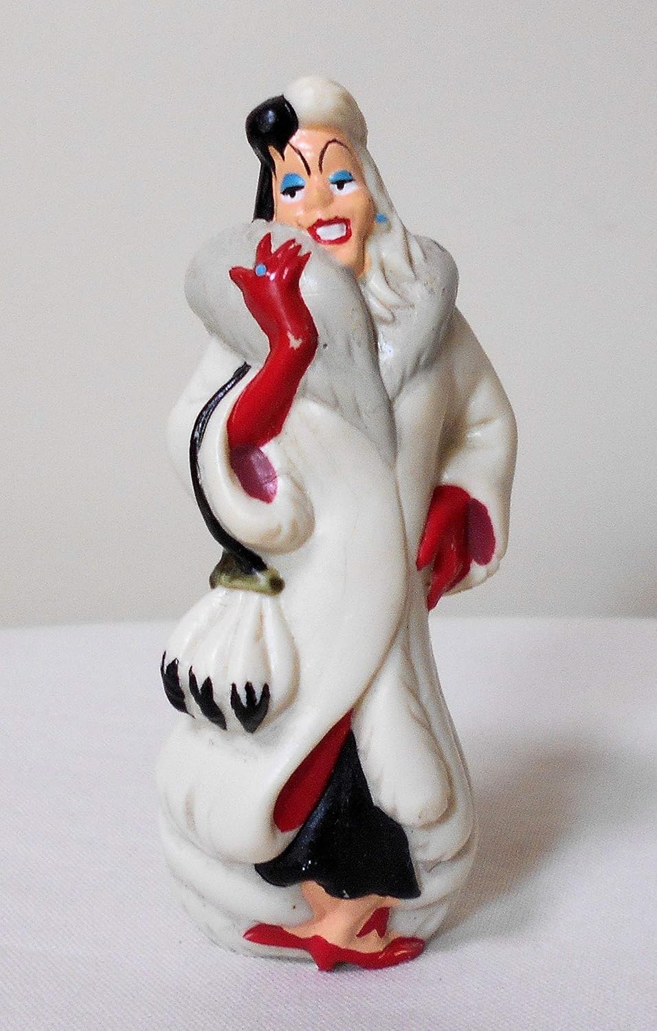 Amazon クルエラ デ ビル Cruella De Vil 101匹わんちゃん 101 Dalmatians Pvcフィギュア ディズニー フィギュア ドール 通販