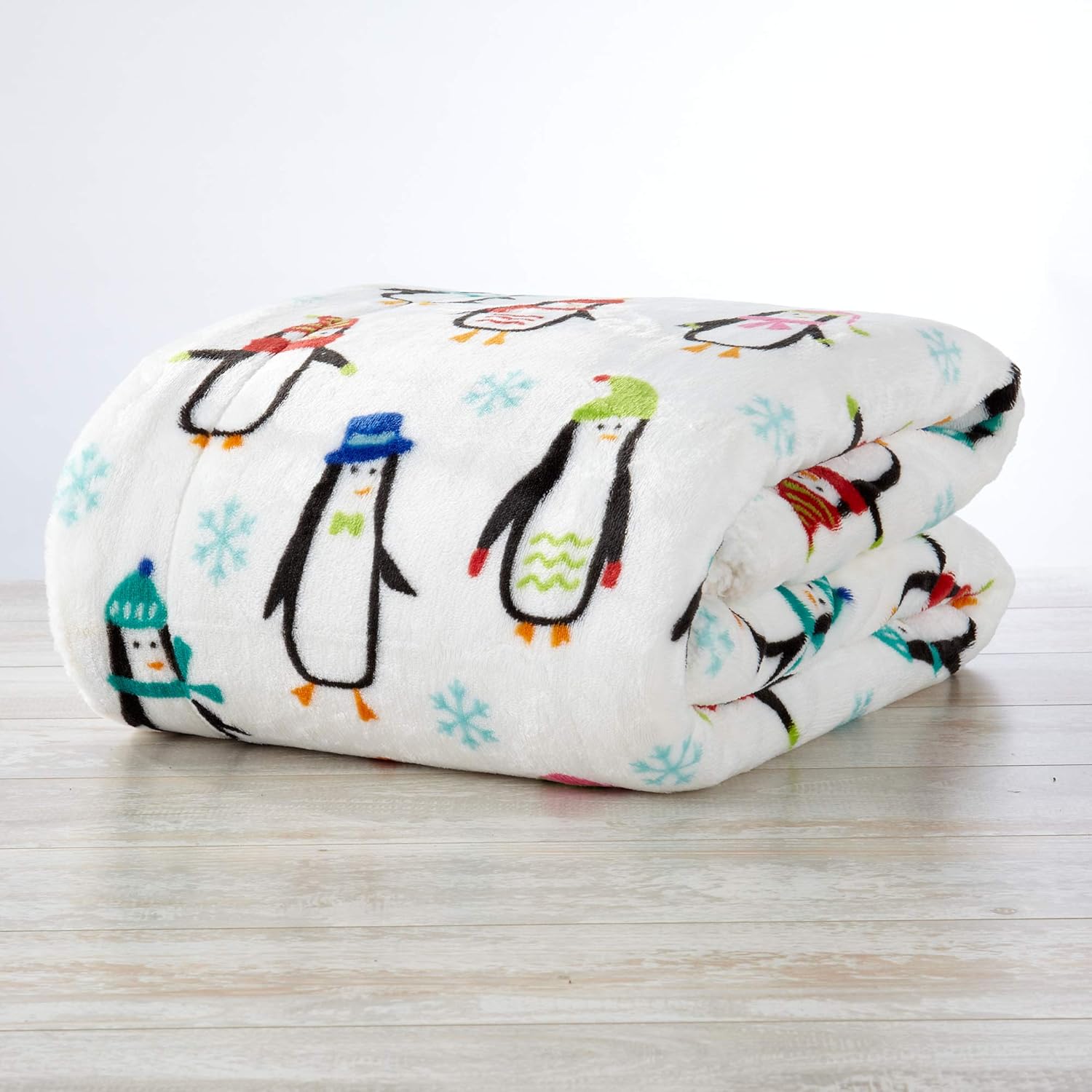 Decorative Holiday Throw Blanket. Super Soft Fleece Sherpa Holiday Throw Blanket. Eve Collection (50" x 60", Penguins): Kitchen & Dining