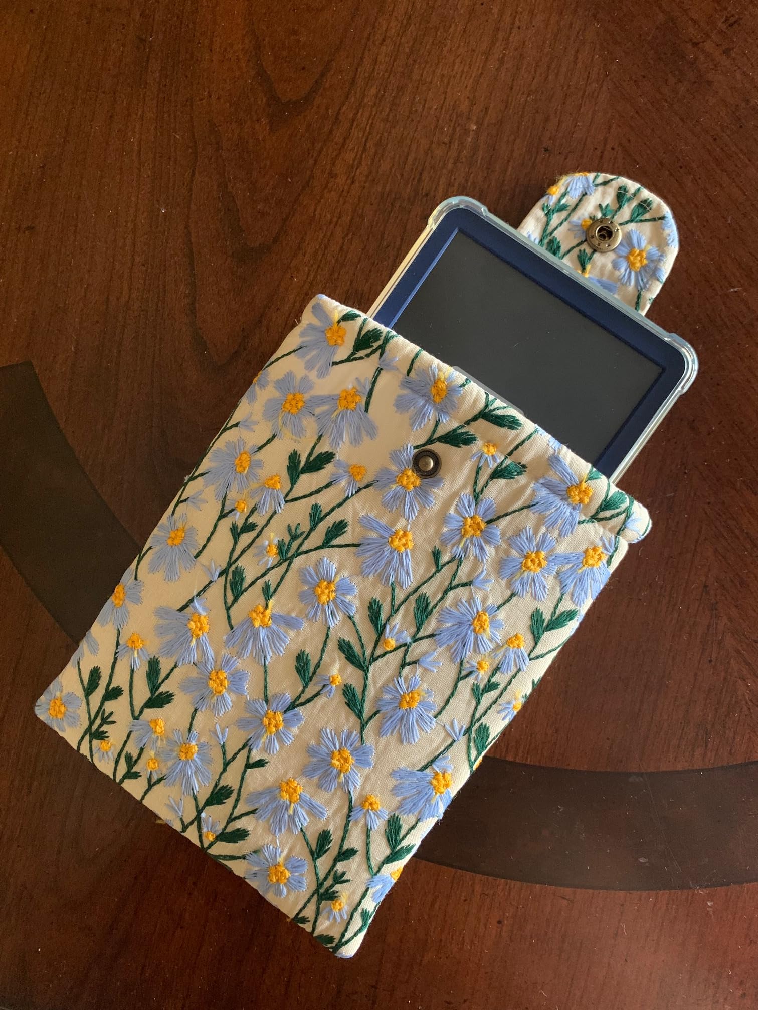 Embroidered Daisy Padded Kindle Paperwhite Sleeve with Metal Snap Closure (Blue Beige)