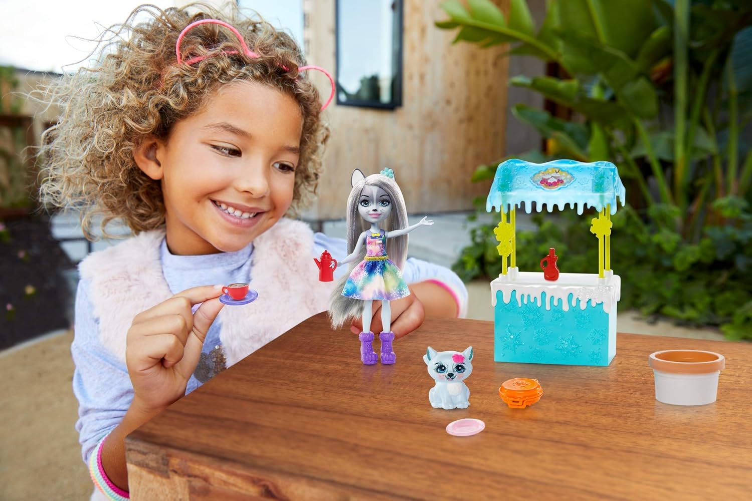 Enchantimals Warmin' Up Cocoa Stand With Hawna Husky & Whipped Cream Dolls, Mehrfarbig - Image 3