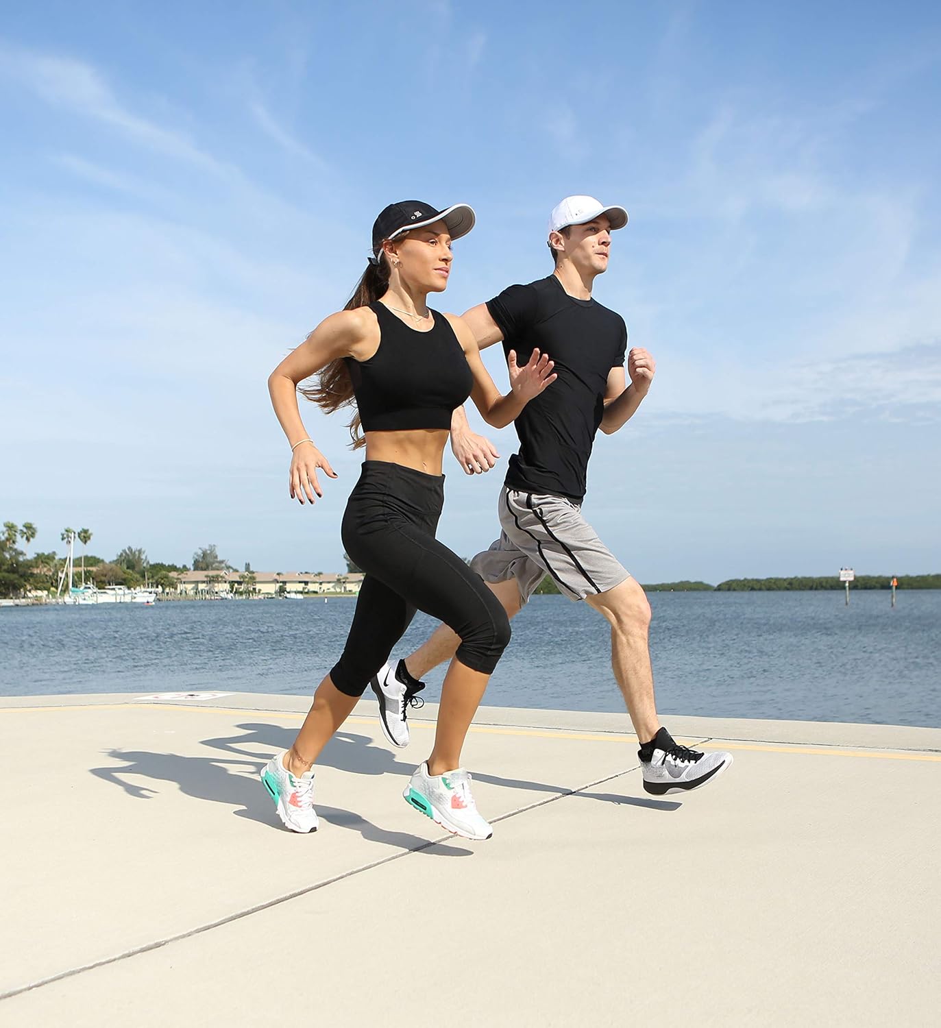 SAAKA Featherlight Sports Hat. Premium Packaging. Lightweight, Quick Drying. Running, Tennis & Golf Cap for Women & Girls: Clothing