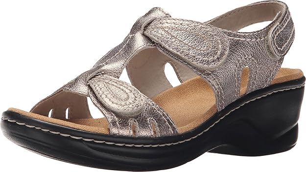 CLARKS Women�s Lexi Walnut Q Gold Metallic 6.5 EE US EE