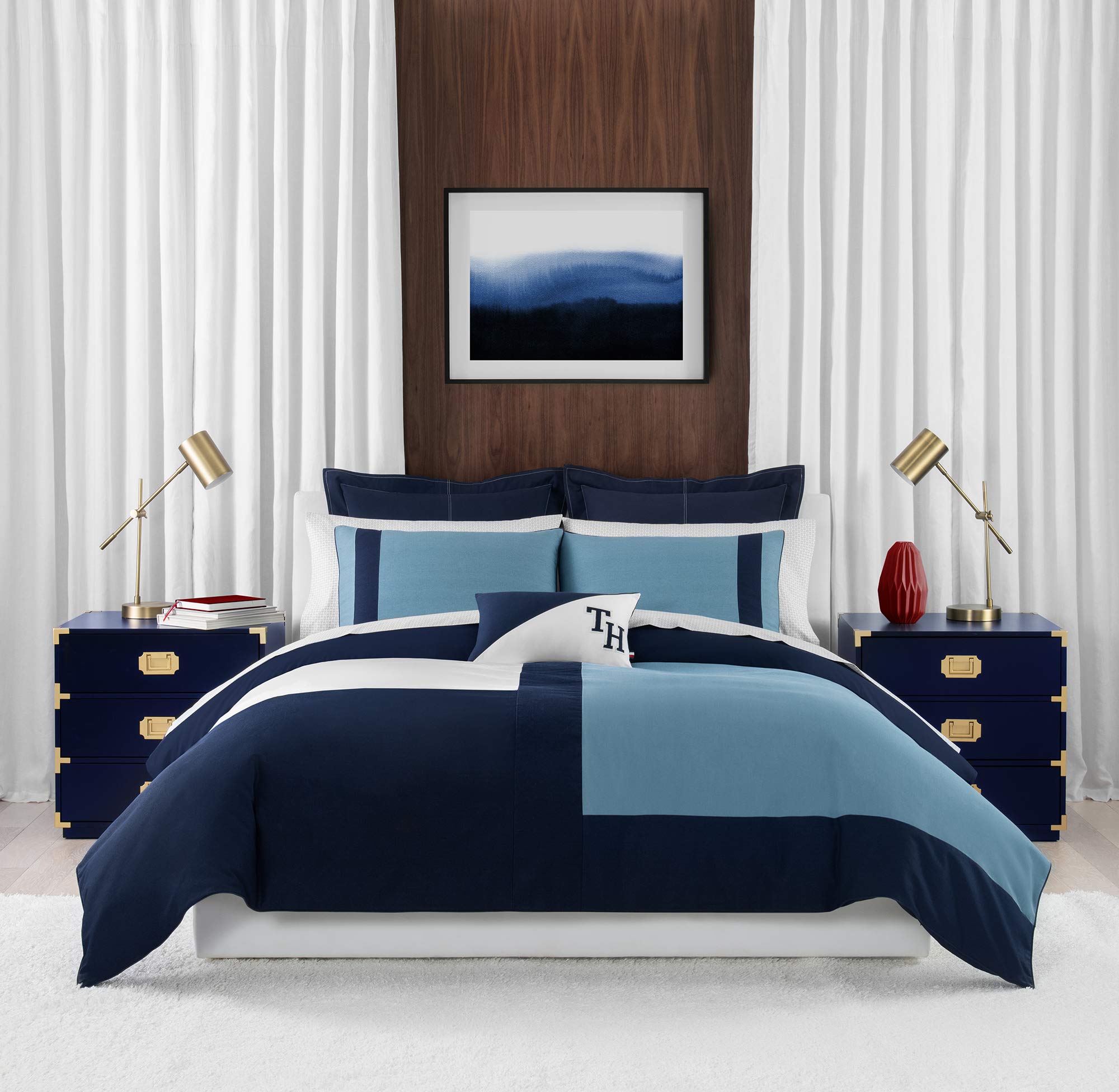 Photo 1 of **used****Tommy Hilfiger Conscious Colorblock Comforter Set, Full/Queen, White/Navy/Blue