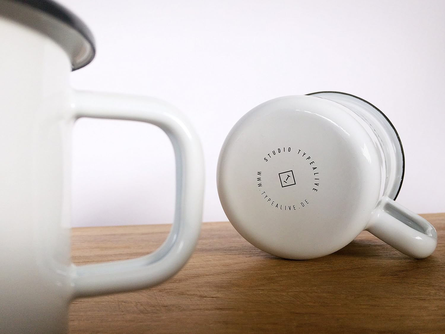 Becher In Schwarz Und Weiss Mit Lustigem Spruch Zum Campen Als Geschenk Fur Hochzeit Oder Geburtstag Von Typealive Emaillebecher Tasse Morning People