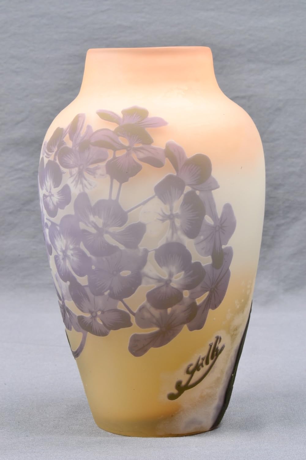 Amazon Com Authentic Galle French Cameo Art Glass Vase With Hydrangea Flowers Kitchen Dining