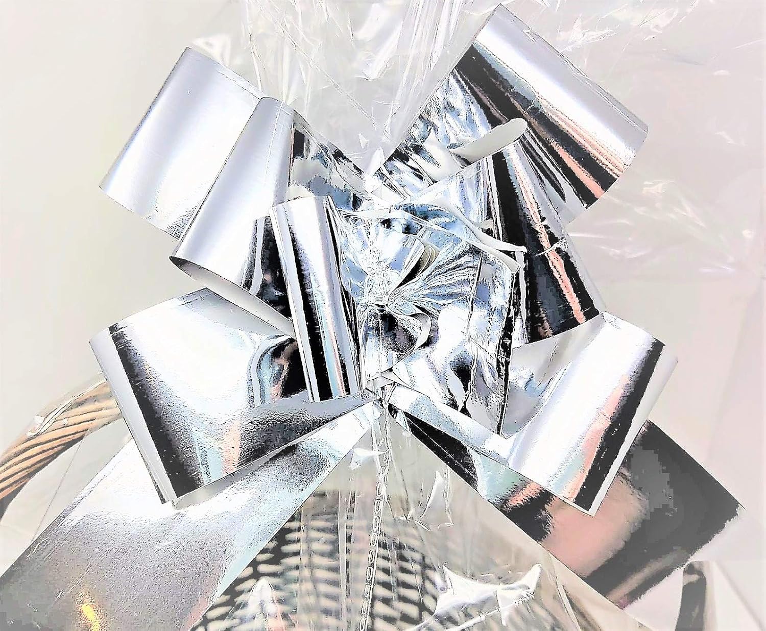 5 Extra Large Cellophane Hamper Bags with 5 Pull Bows, Gift Wrapping Set for Easter Christmas - Image 4