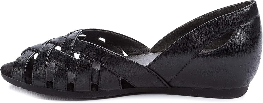 black closed toe slides