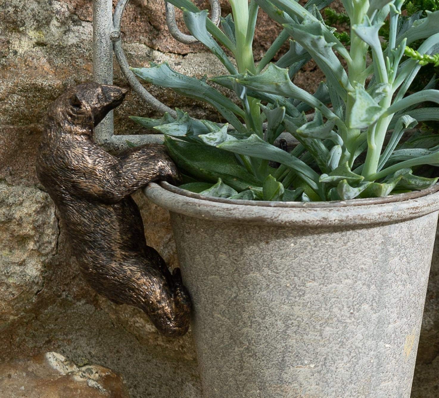 Pot Buddies Handmade Polar Bear Figure Plant Pot Hanger - Decorative Hanging Garden Ornament - Flower Planter Figurine