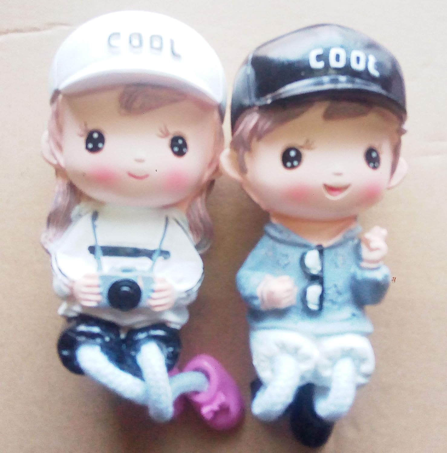 Oramsa Cute Romantic Love Hanging Leg Couple Smiley Showpiece