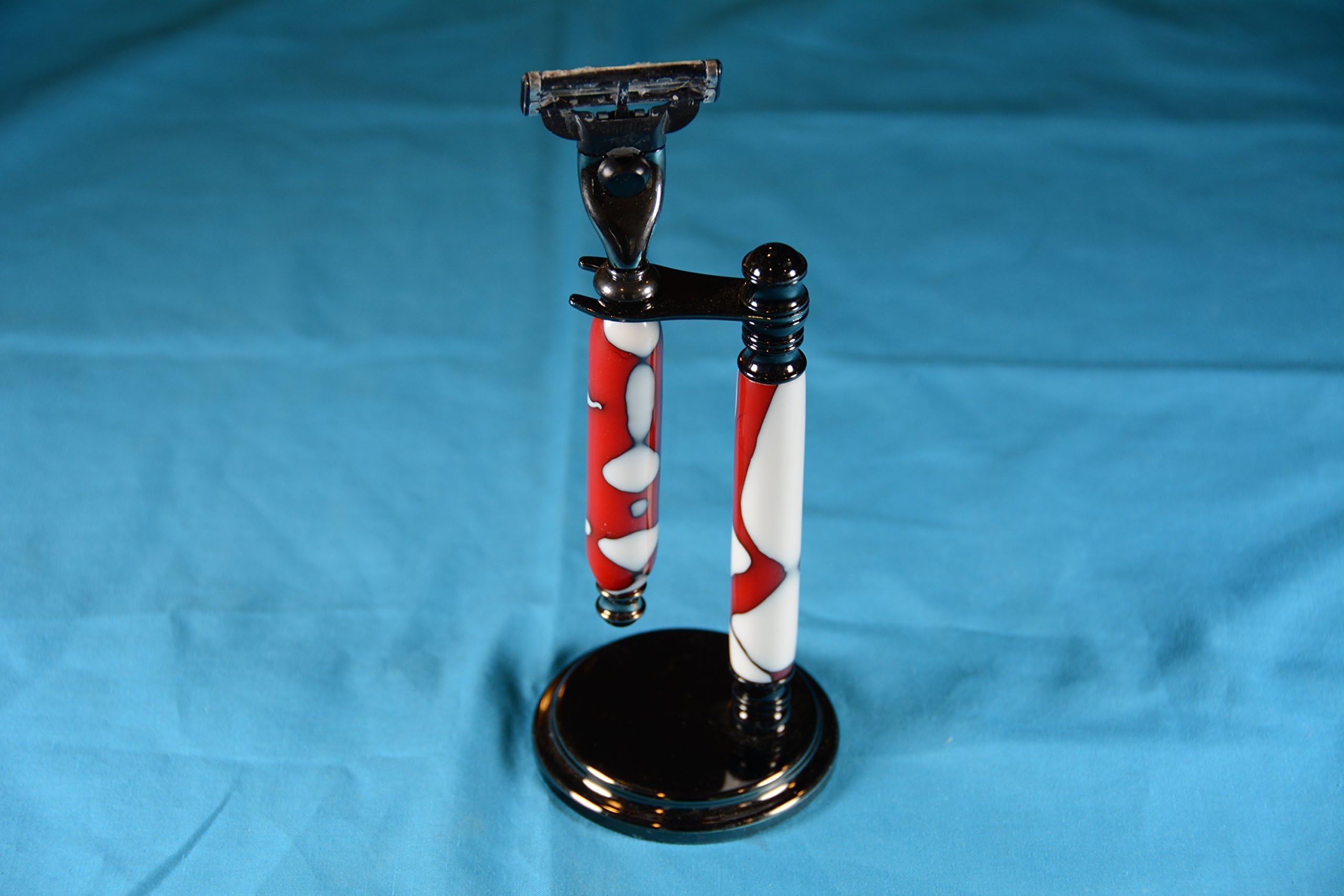 Razor with stand