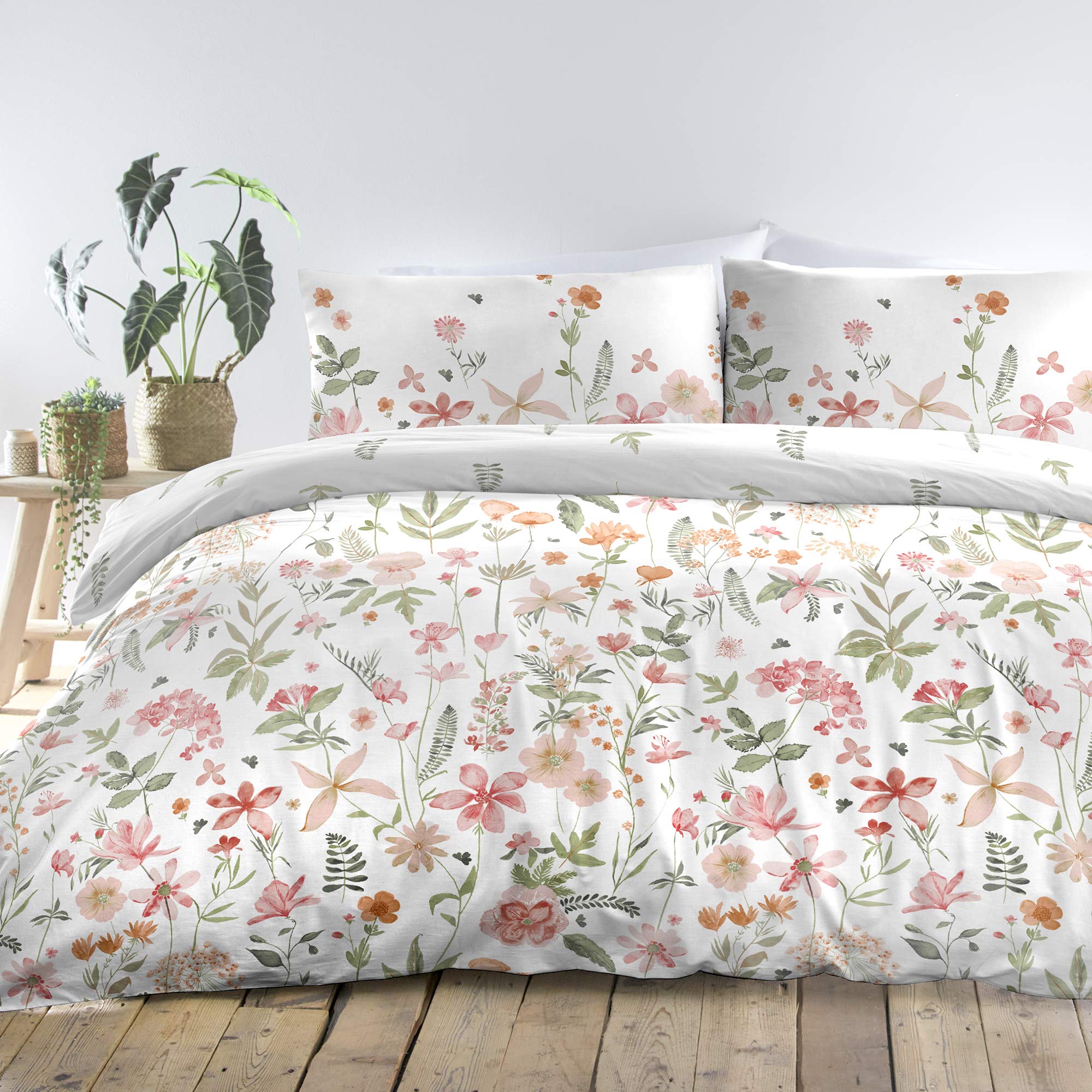 Dreams & Drapes - Aimee - Easy Care Duvet Cover Set - King Bed Size in Coral