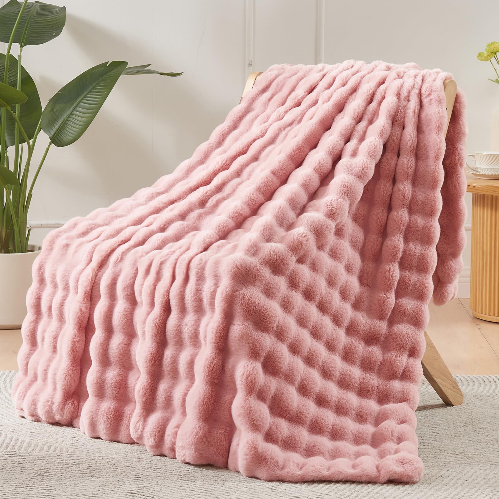 Photo 1 of NEWCOSPLAY Faux Fur Throw Blanket Pink Bubble Blanket Thick Warm Soft for Couch Sofa Bed 550GSM (Pink, Throw(50"x60"))