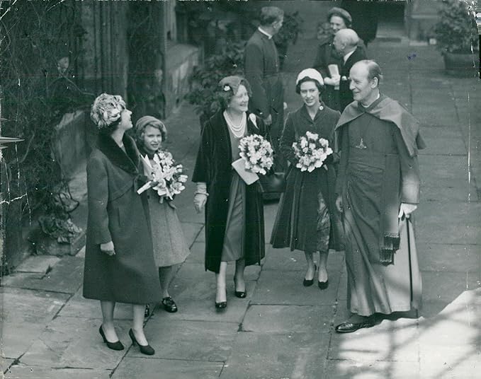 Vintage Photo Of Queen Elizabeth Queen Mother Princess Margaret And Anne Together With Bishop Eric Hamilton Amazon Ca Home Kitchen
