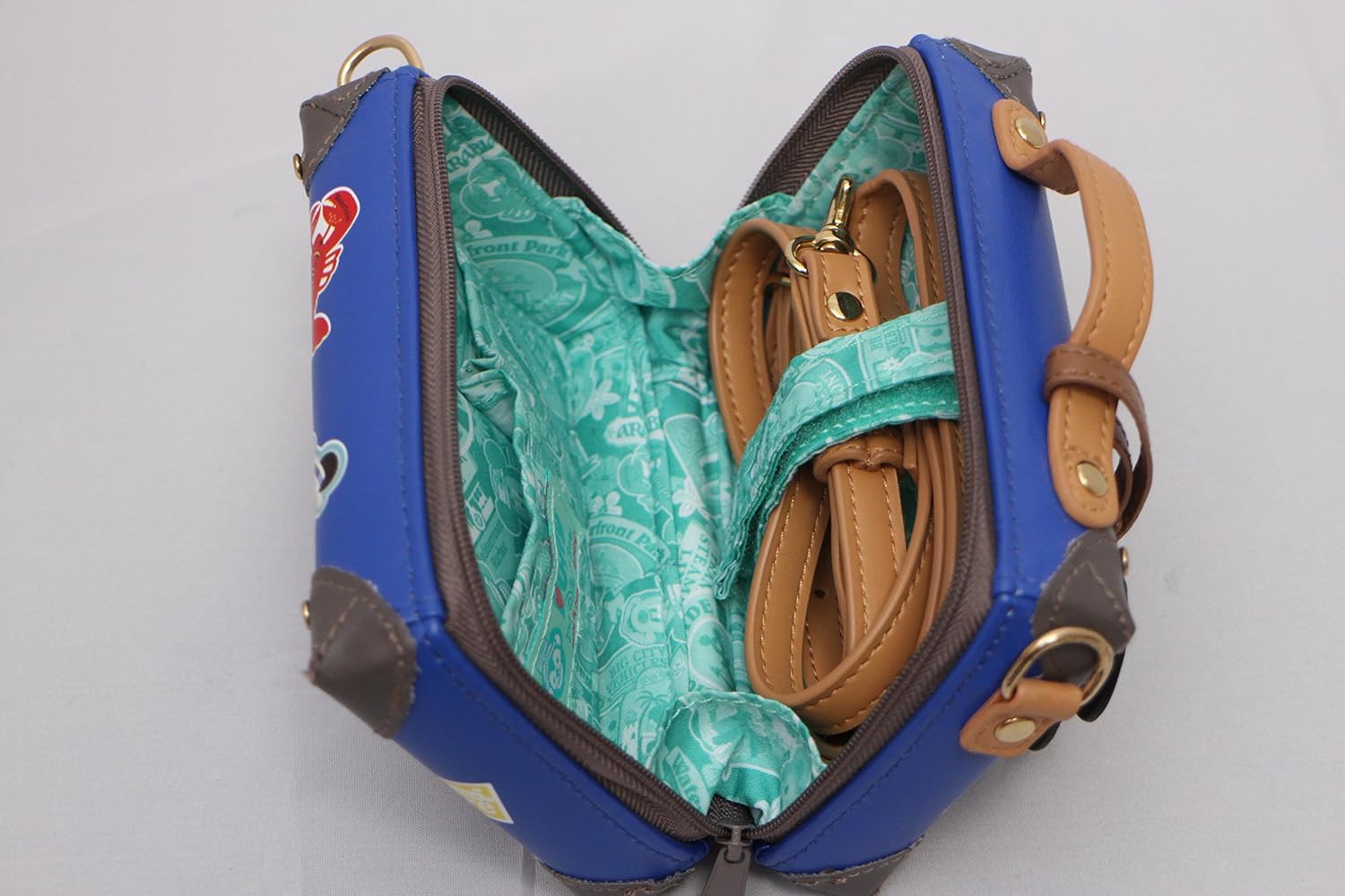 Amazon Co Jp 東京ディズニーシー 13 ミッキーとダッフィーの スプリングヴォヤッジ カメラケース Tds Spring Voyage Camera Case おもちゃ