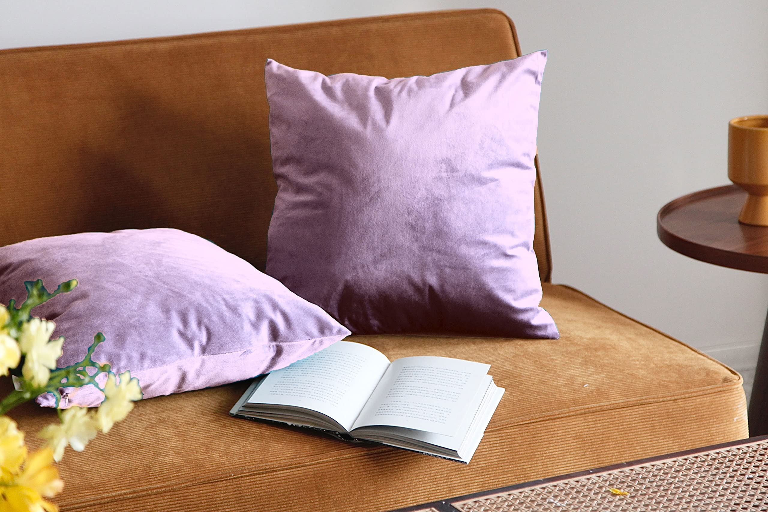 Pagnanno. Set of 2 Soft Velvet Cushion Covers 45x45cm(18x18 Inches) Plain Throw Pillowcases Square Cushion Covers for Chairs,living room,bedroom with Invisible Zipper ((Pack of 2), Lilac)