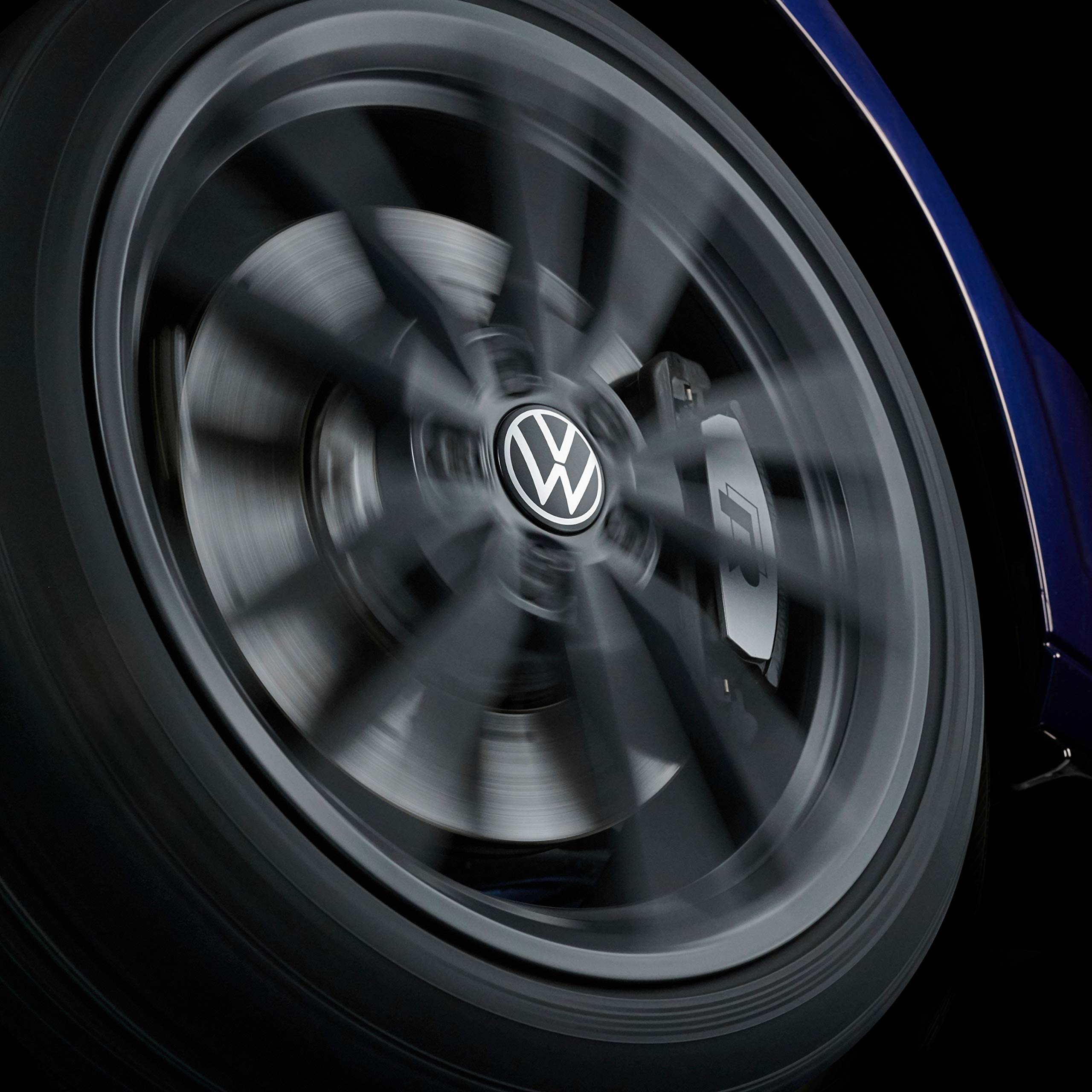 Volkswagen 000071213D Dynamic Hub Cap for LM Wheel Rim with Standing Logo in Driving Operation