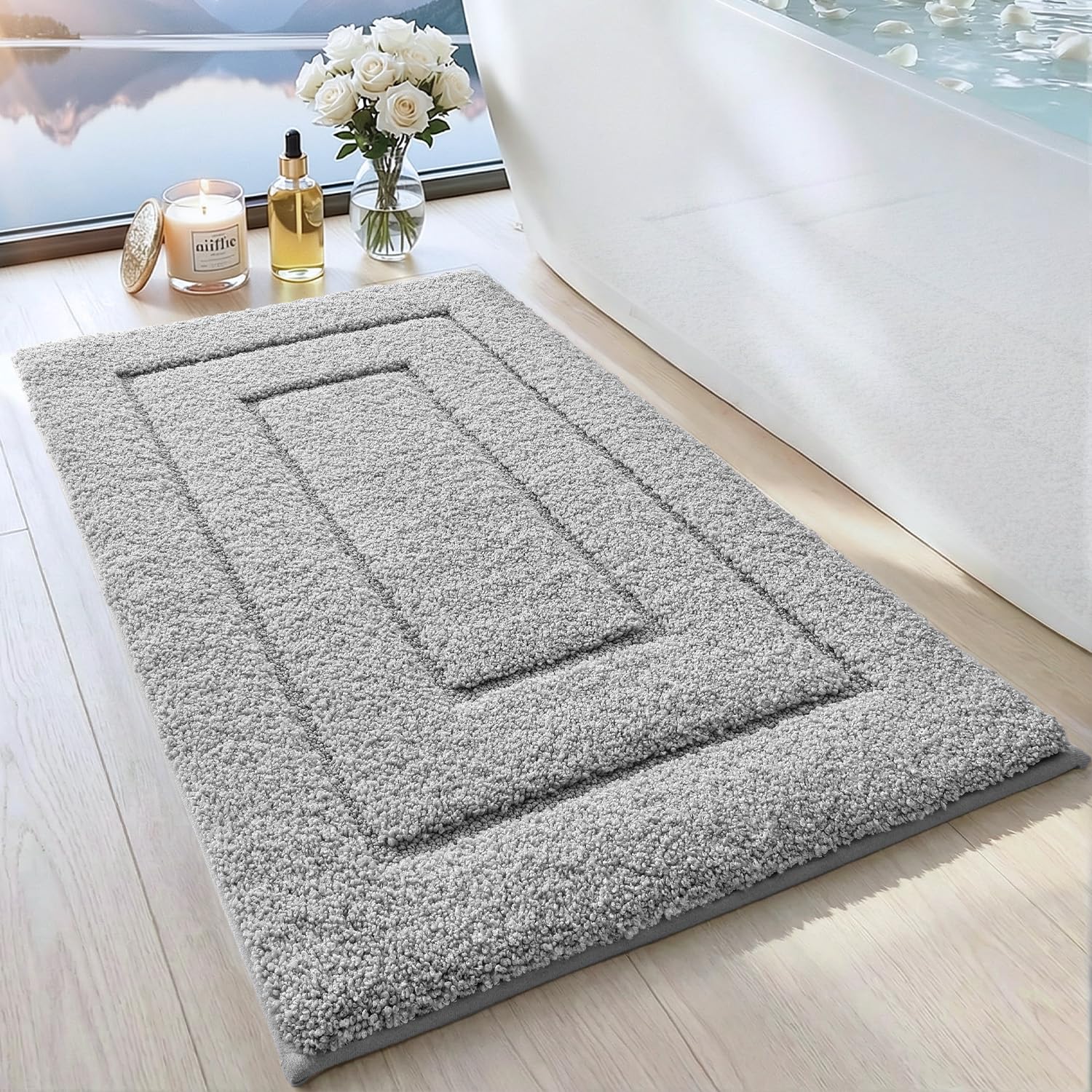 DEXI Bath Mat 40 x 60 cm, Extra Soft Absorbent Microfiber, Non-Slip Bathroom Mats, Machine Washable Rugs for Shower Floor, Light Grey