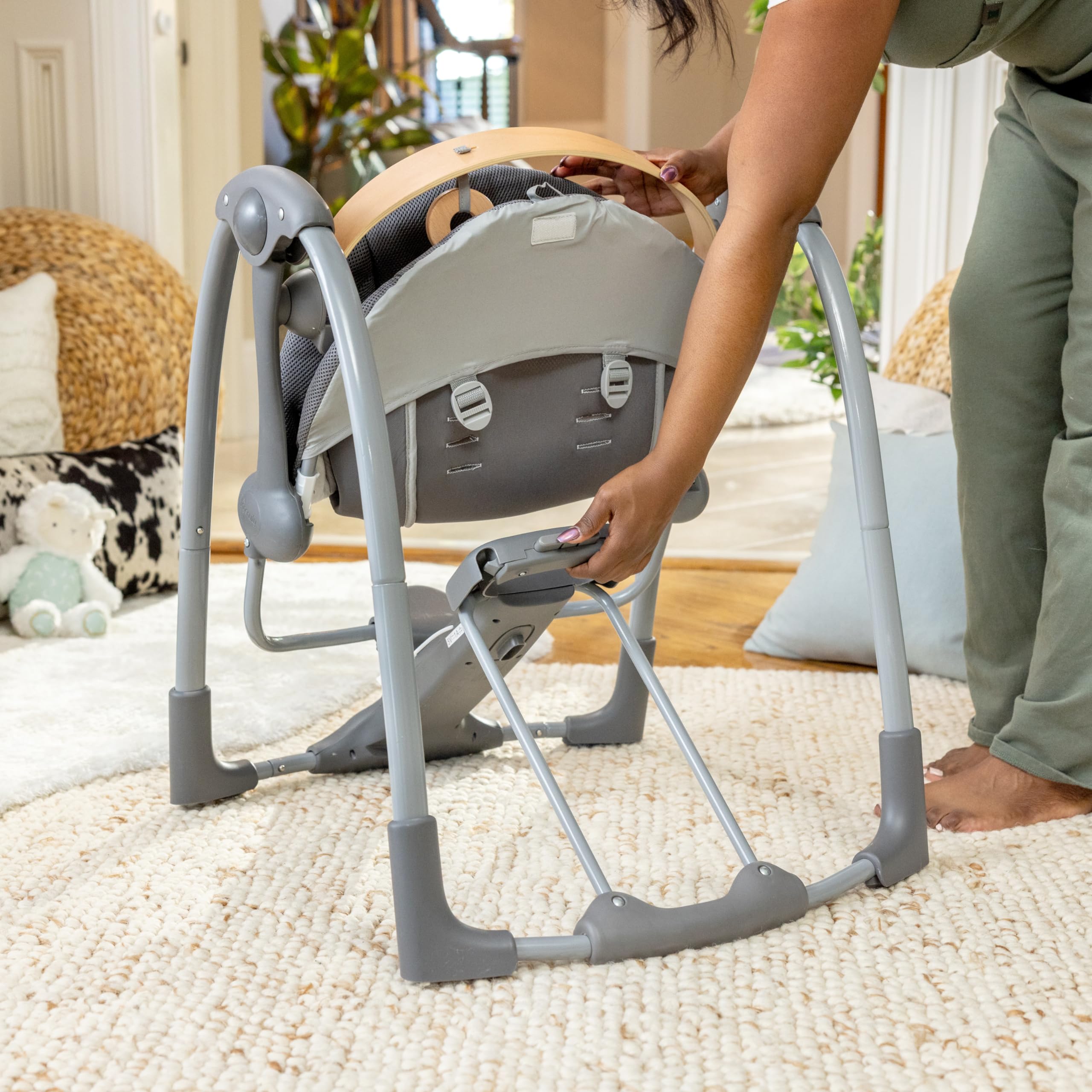 Ingenuity Every Season Portable Swing 'n Go - Cooling and Warming Fabrics, Detachable Sustainable Wooden Bar, Music, Motorized, for Ages 0-9 Months, Grey - Wesley