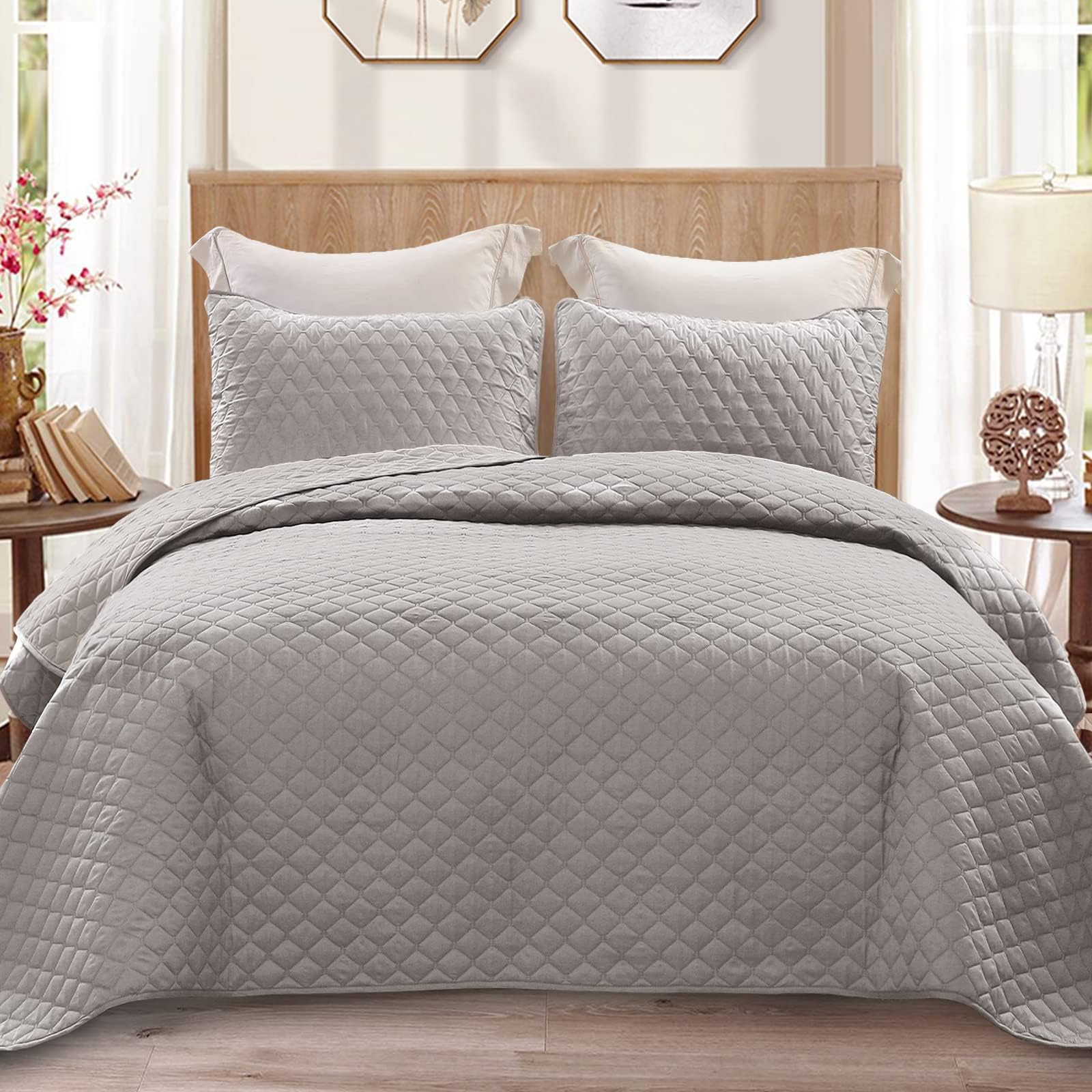 Photo 1 of ****QUILT ONLY**** Exclusivo Mezcla Reversible Twin Quilt Bedding Set with Pillow Sham, Lightweight Quilts Twin Size, Soft Bedspreads Bed Coverlets for All Seasons - (Light Grey, 68"x88")
