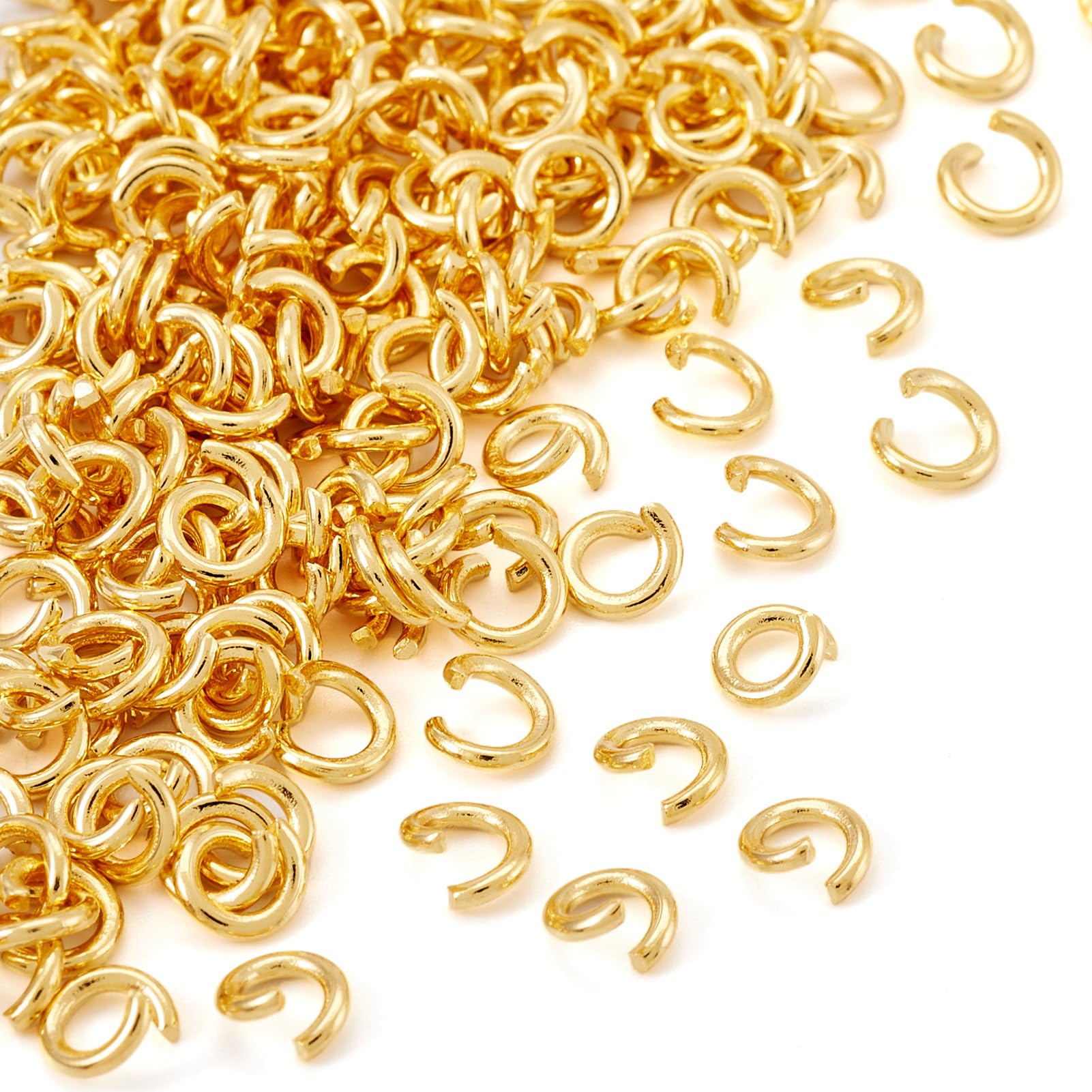 Pandahall 200Pcs Golden Stainless Steel Open Jump Rings 5mm Round 1mm Thick Metal Round Unsoldered Ring Connectors for Chainmail Jewelry Making