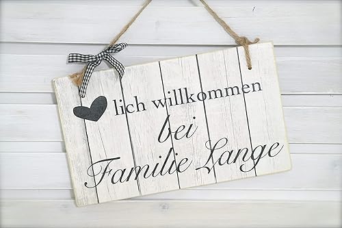 Turschild Aus Holz Mit Dem Name Der Familie Schone Deko Fur Den Eingangsbereich Hausturschild Herzlich Willkommen Bei Familie Amazon De Handmade