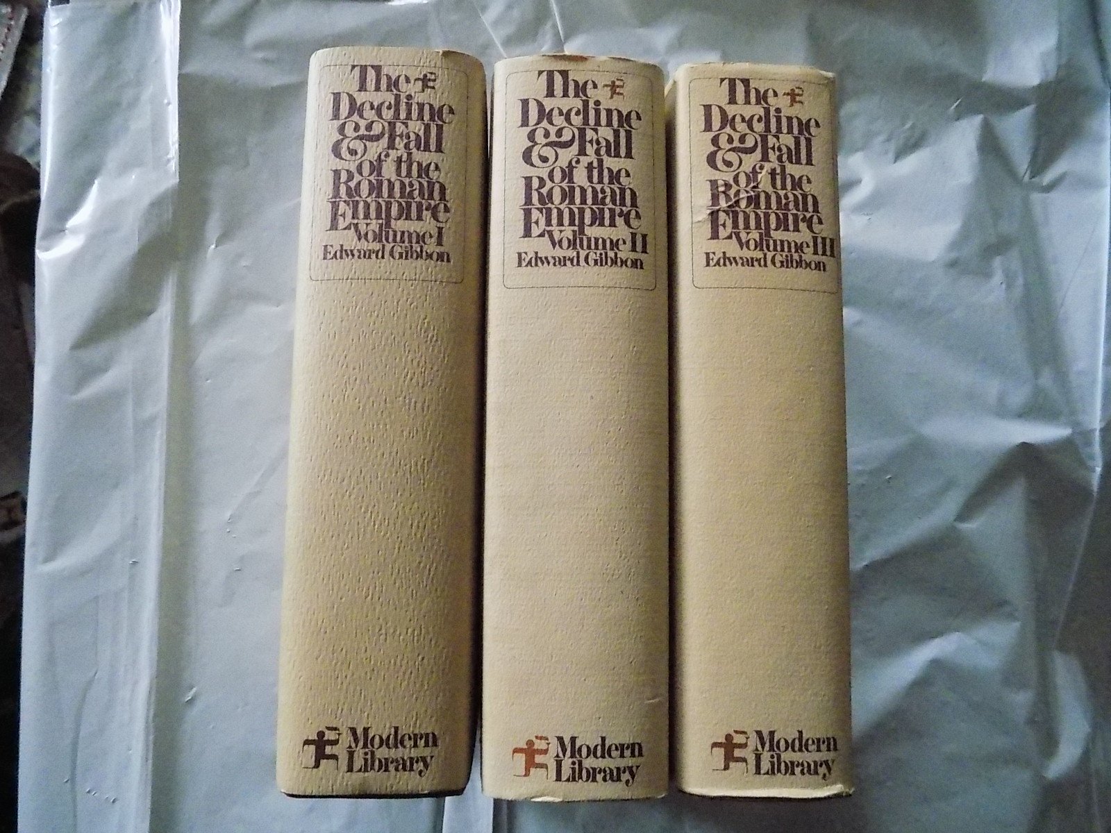 The Decline And Fall Of The Roman Empire Vol 1 3 Modern Library Giant Volumes 1 2 And 3 Gibbon Edward Amazon Com Books