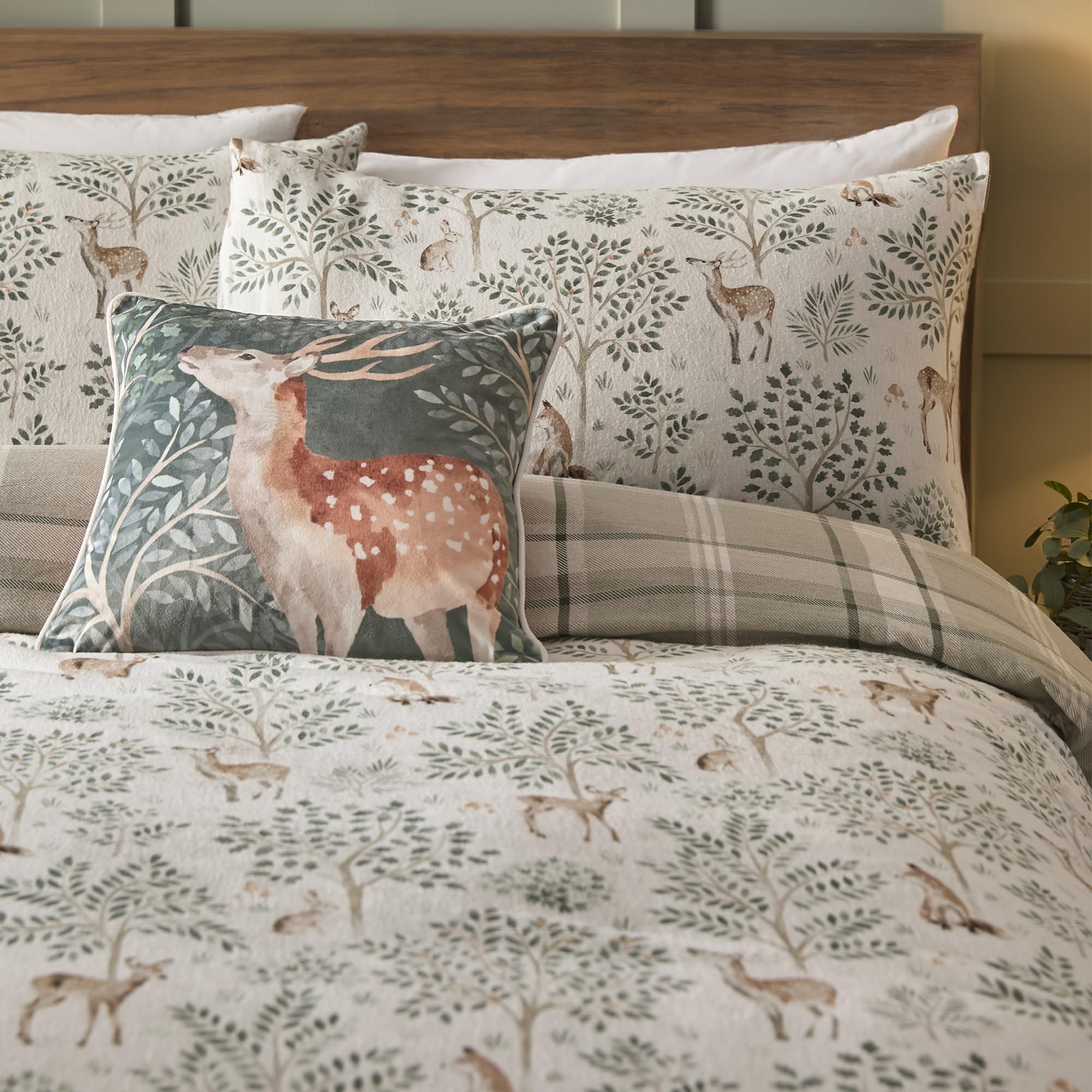 Dreams & Drapes Forest Deer Duvet Cover – Double Size 200x200cm – Reversible Flannelette Bedding – 100% Cotton – Woodland Scene in Natural – 2 Pillowcases – Soft Christmas Bedding Set
