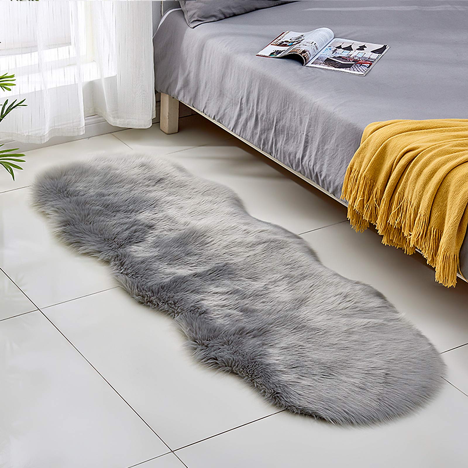Dricar Faux Fur Rug Soft Fluffy Mat, 180 X 60 cm Fluffy Carpets Floor Mat Faux Sheepskin Shaggy Area Rugs for Bedroom Living Room Floor Sofa Decor (Grey)