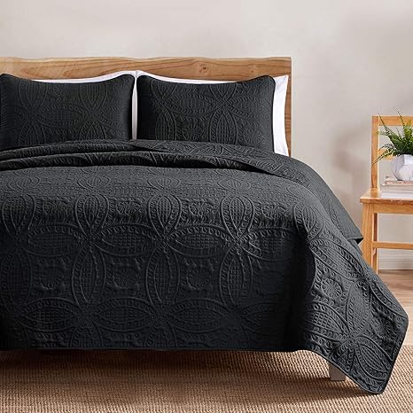 Amazon Com Veeyoo Bedspread Quilt Set King Cal King Size Soft Microfiber Lightweight Coverlet Quilt Set For All Season Quilt Set 3 Piece 1 Quilt 2 Pillow Shams Black Kitchen Dining