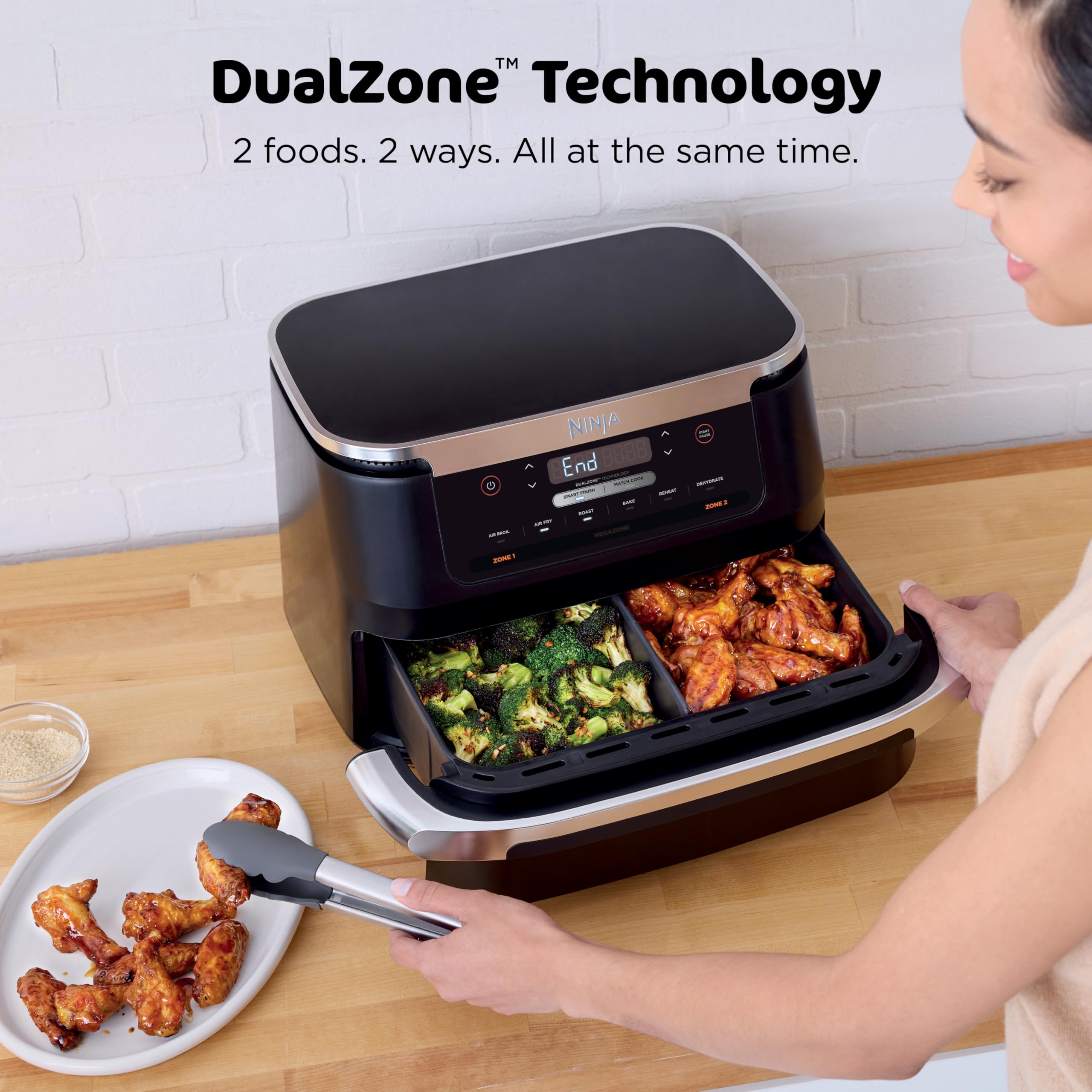 Ninja Foodi 6-in-1 FlexBasket Air Fryer with 7-QT MegaZone & Basket Divider for Large Proteins & Full Meals, Smart Finish Cook 2 Foods 2 Ways, Family Sized Capacity, Air Fry, Roast & More, Black DZ071
