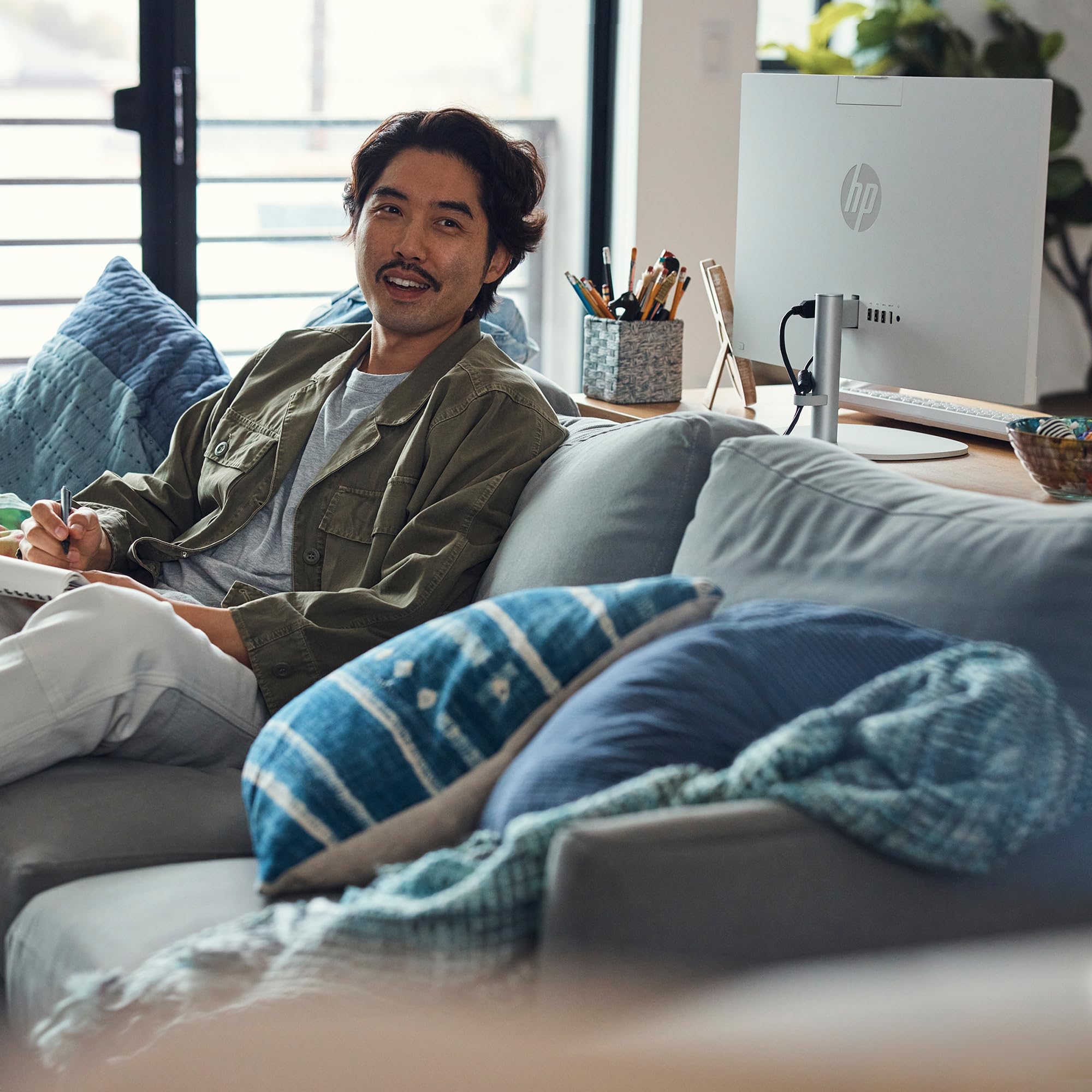 HP 24 inch All-in-One Desktop PC, FHD Display, AMD Ryzen 7 7730U, 16 GB RAM, 512 GB SSD, AMD Radeon Graphics, Windows 11 Home, 24-cr0032 (2024)