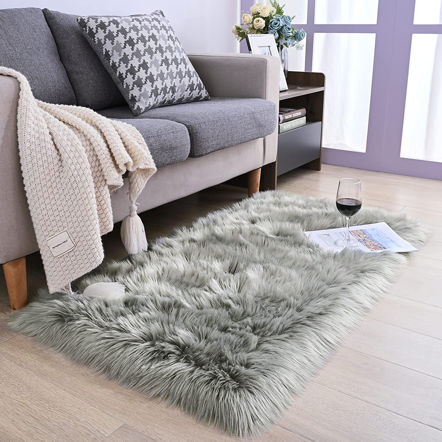 YIHAIC Faux Sheepskin Rug - Faux Fur Rug- Fluffy and Soft Faux Sheepskin Area Rug for Bedroom and Rooms Decor, Shaggy Rugs for Cozy Home Feel (Grey, 50 x 150cm)