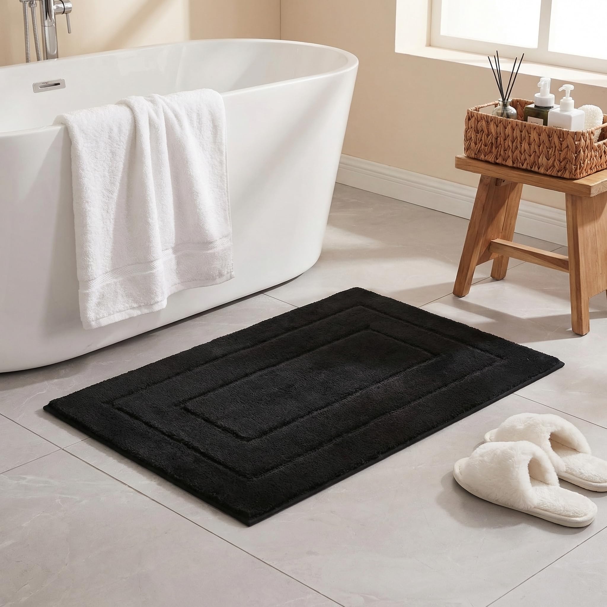 GRANNY SAYS Black Bath Mat 40 x 60 cm, Super Absorbent Fluffy Bath Rug for Bathroom Accessories Decor, Washable Bathroom Mat for Floor, Extra Soft Bathmat Non Slip, Microfiber Bath Rug Decorative