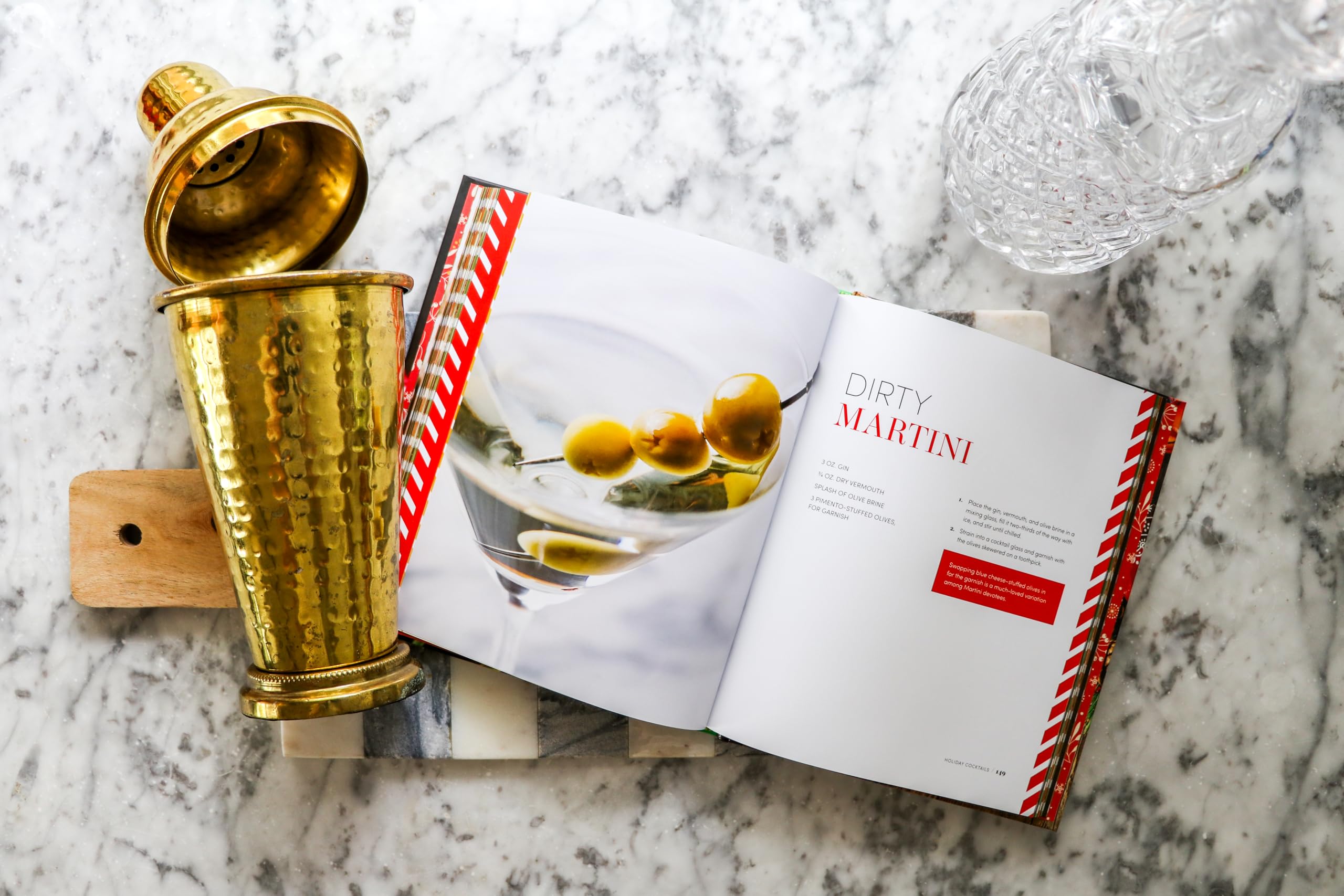 Holiday Cocktails: Over 100 Simple Cocktails to Celebrate the Season