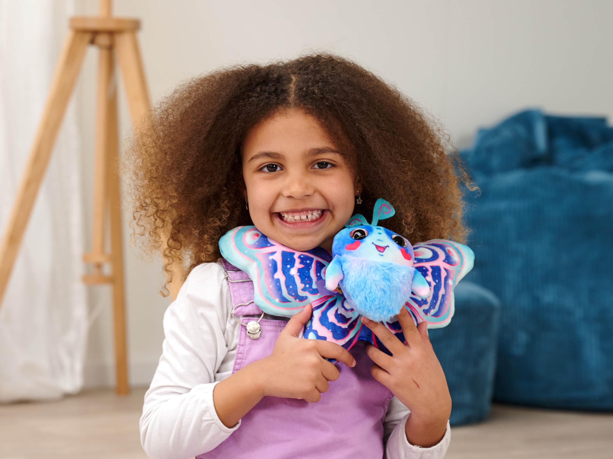 Simba Plüsch Schmetterling Fluffyfly (30 cm) – Aufblasbares Kuscheltier mit Regenbogen-Augen und Überraschungseffekt – Geschenkidee für Kinder – weiches Stofftier ab 3 Jahren für Mädchen und Jungen 5